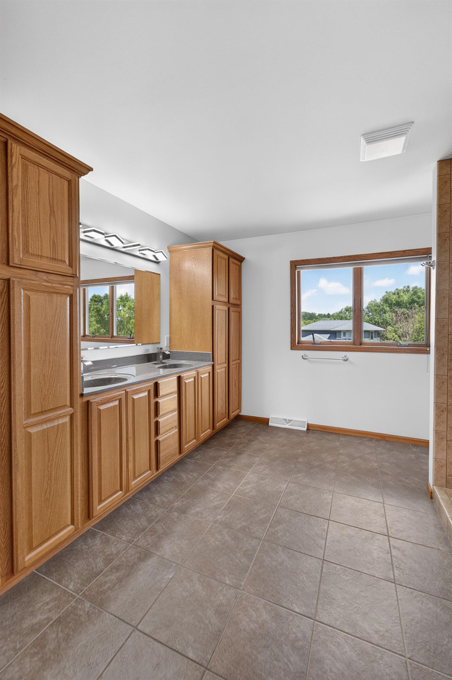 1000 Glen View Court