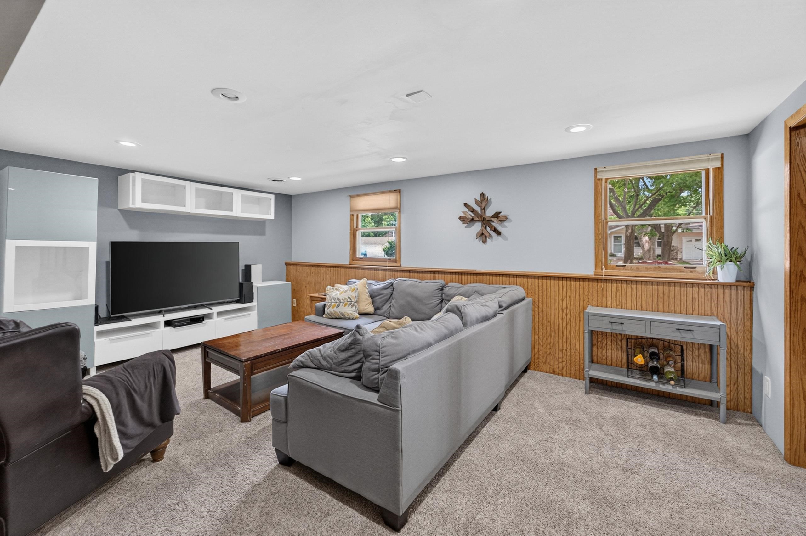 1221 Debra Lane
