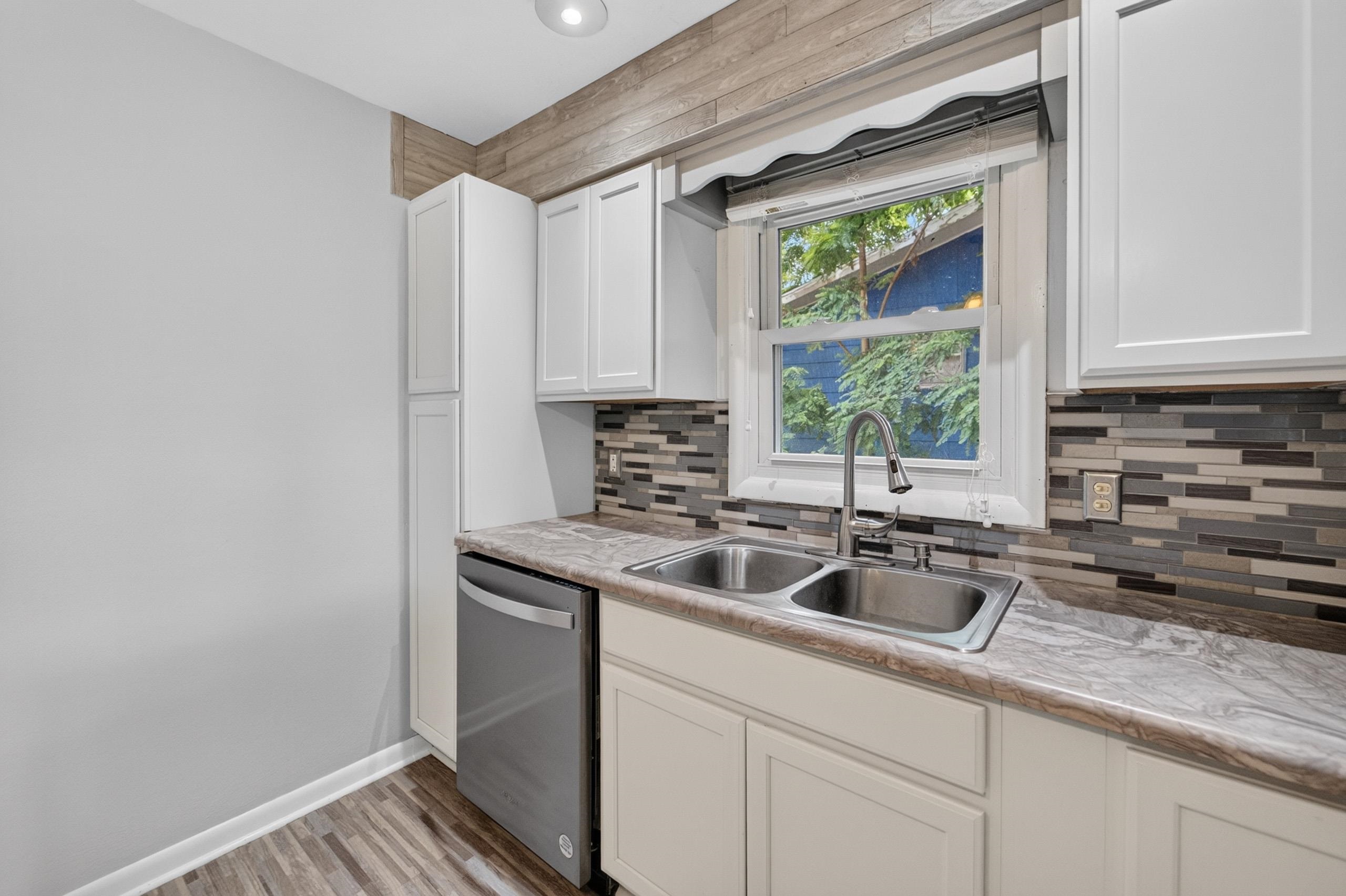 1221 Debra Lane