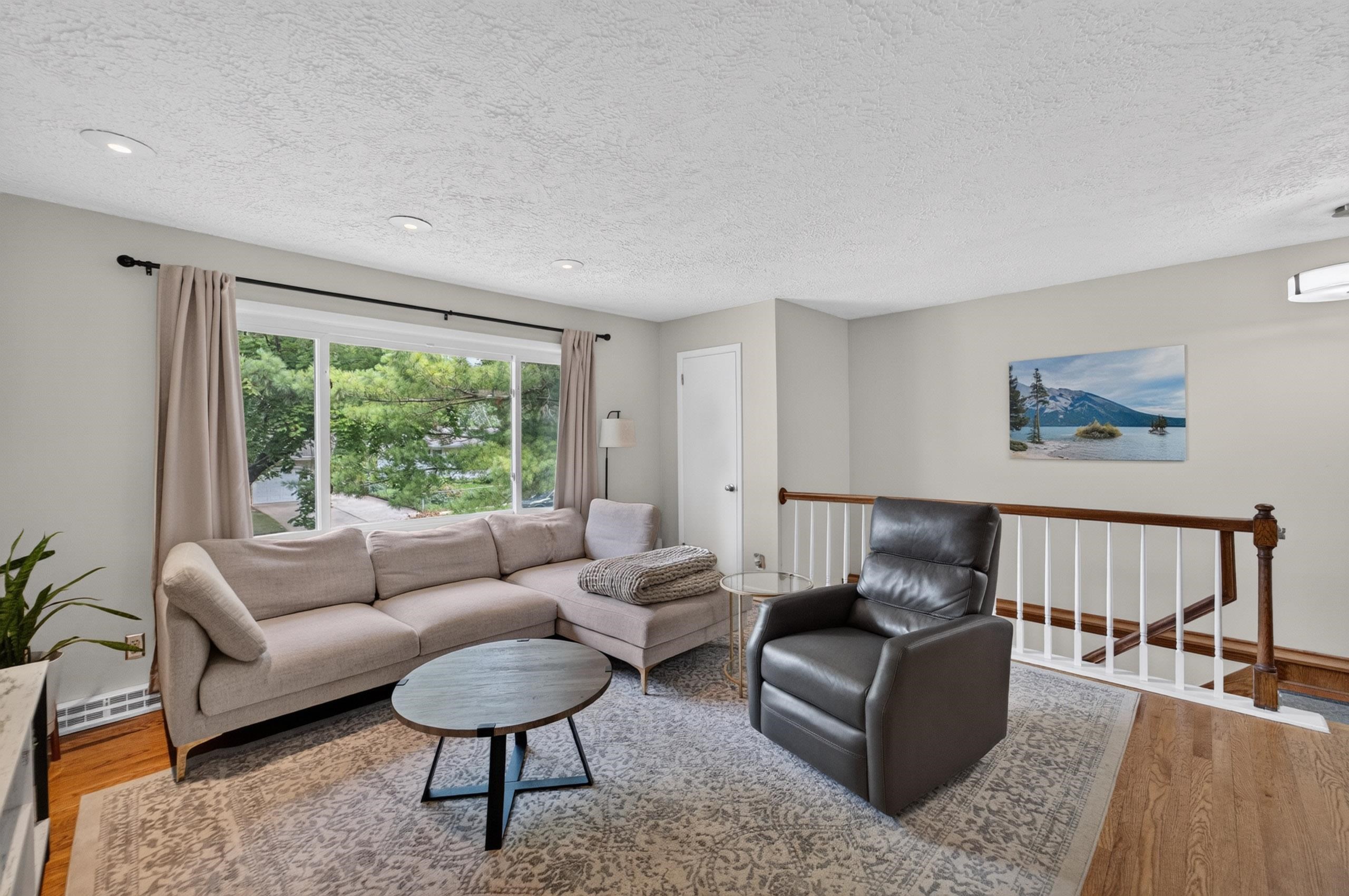1221 Debra Lane