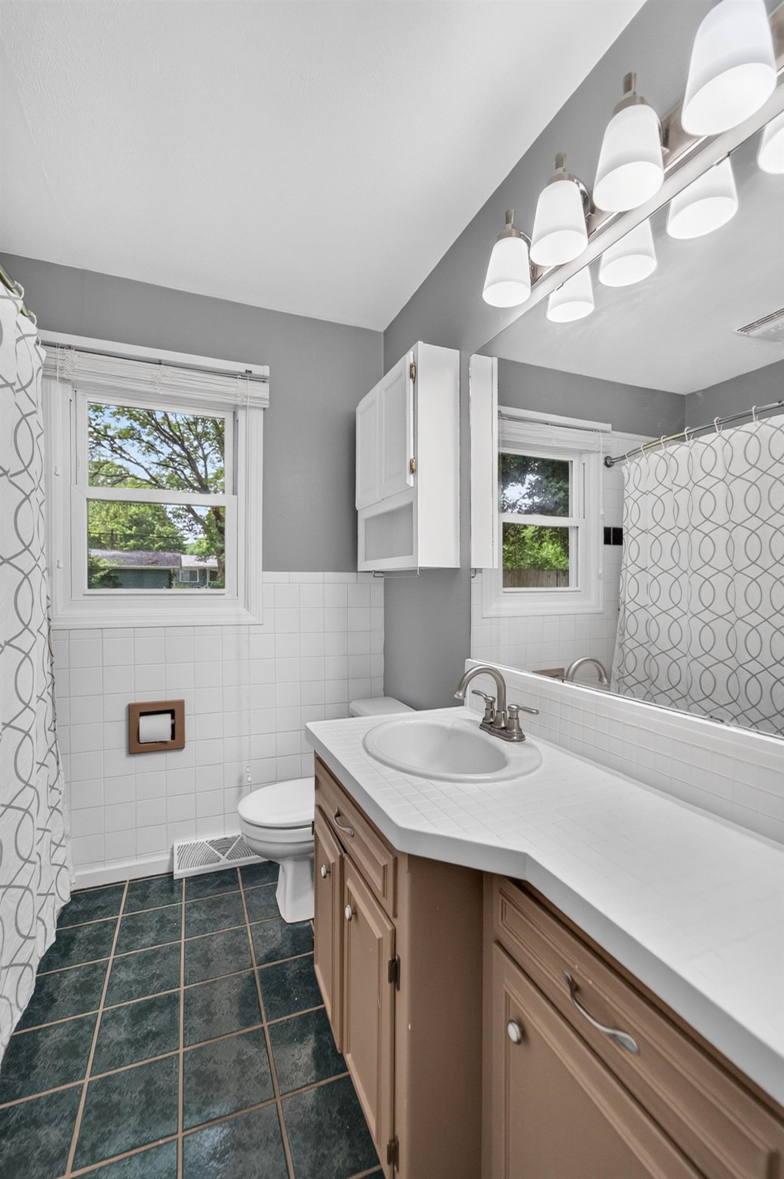 1221 Debra Lane