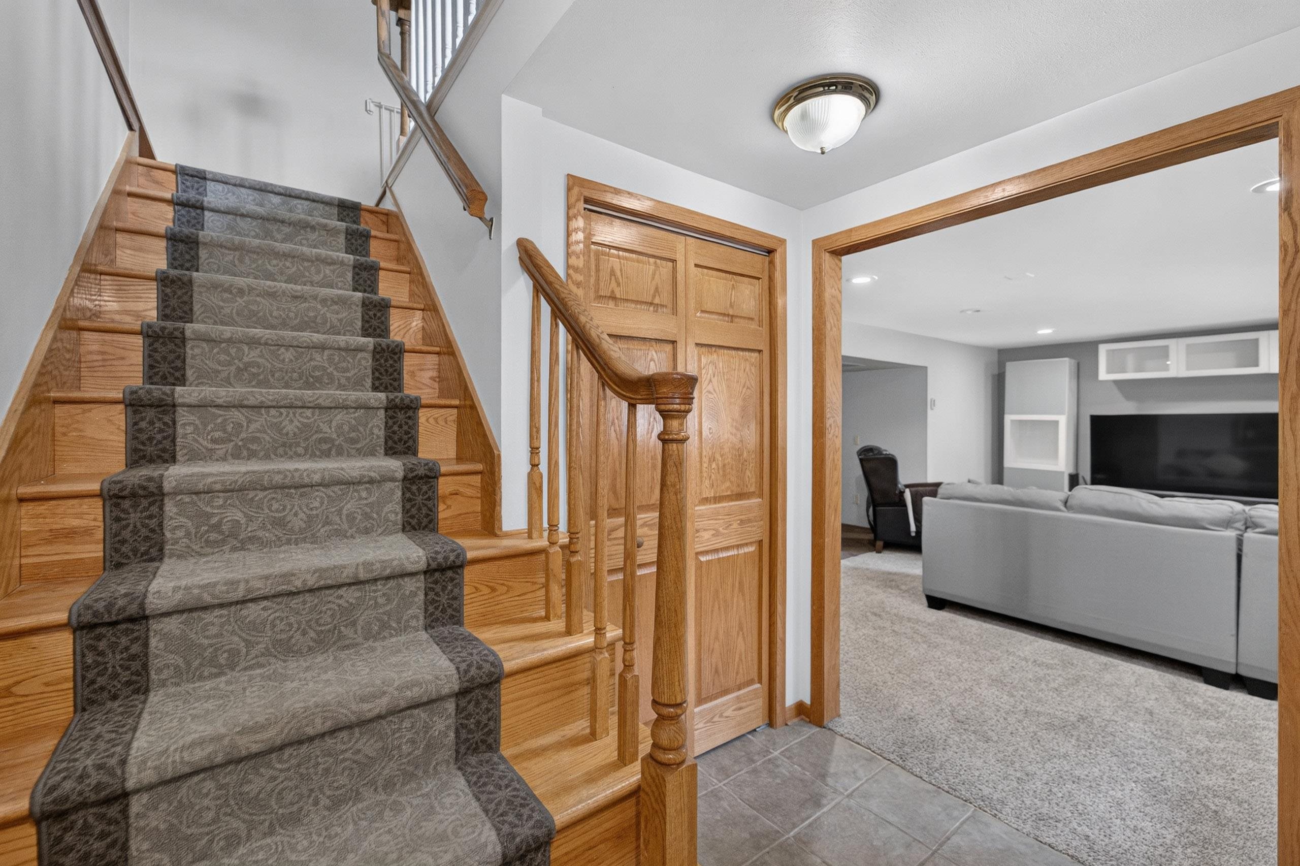 1221 Debra Lane
