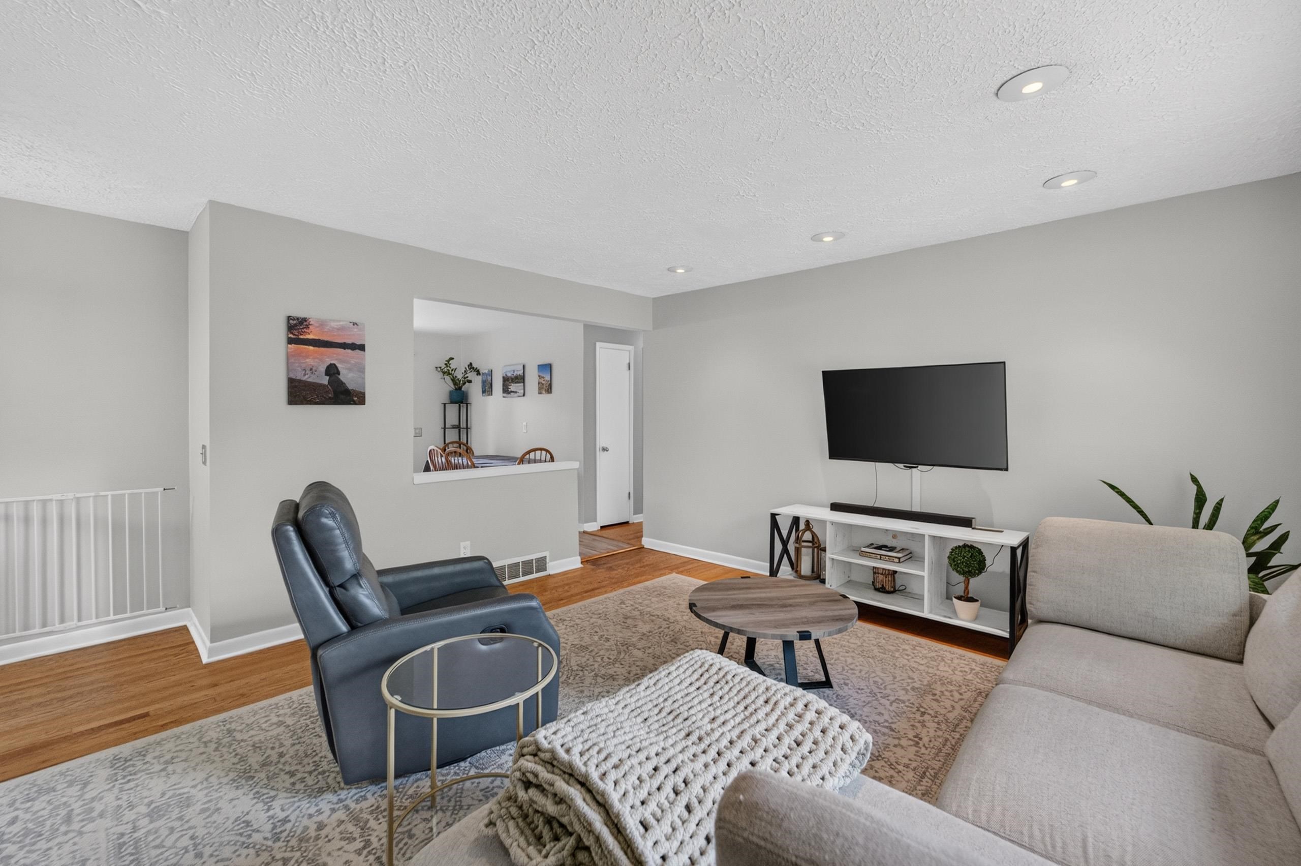 1221 Debra Lane