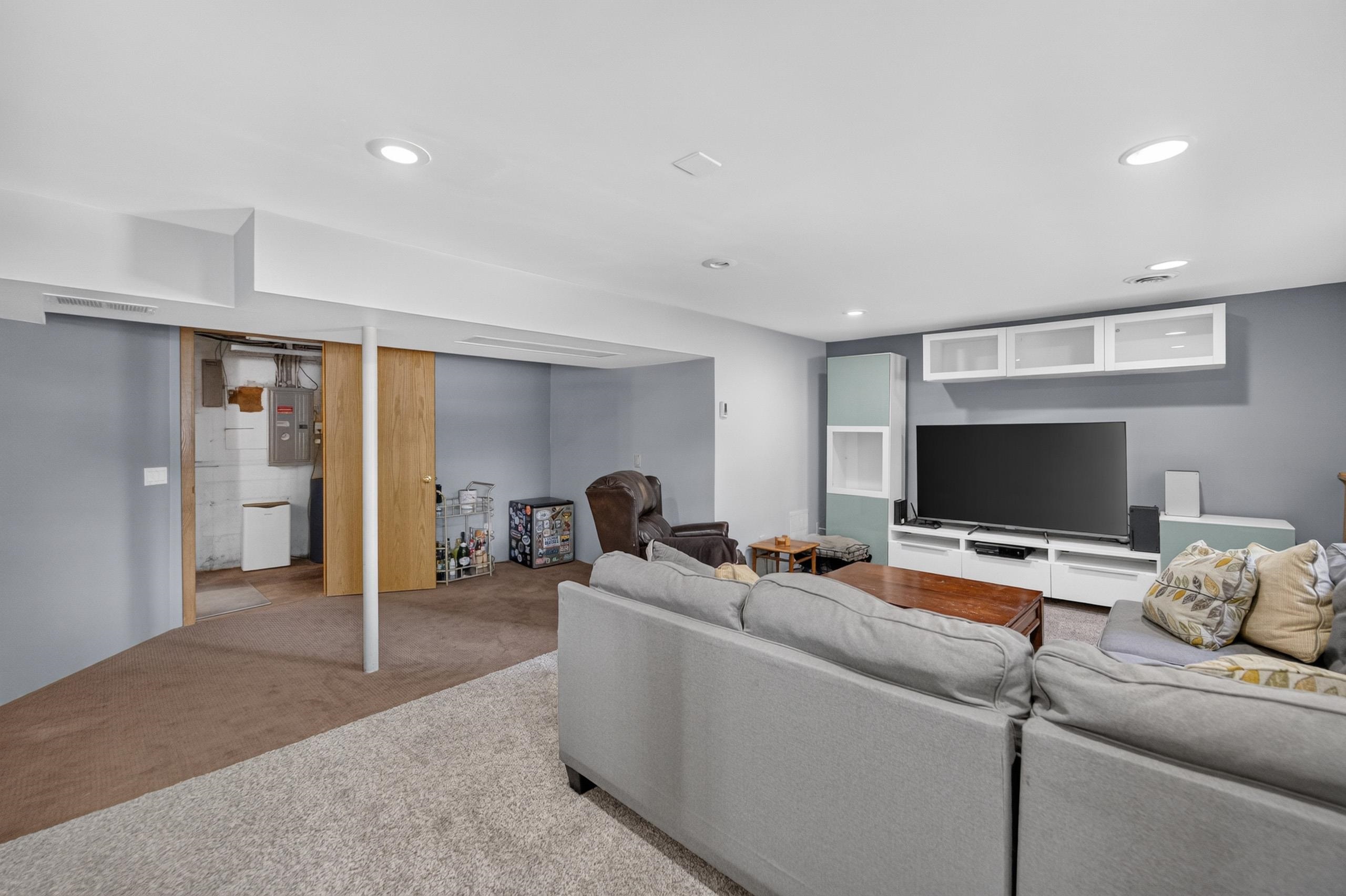1221 Debra Lane