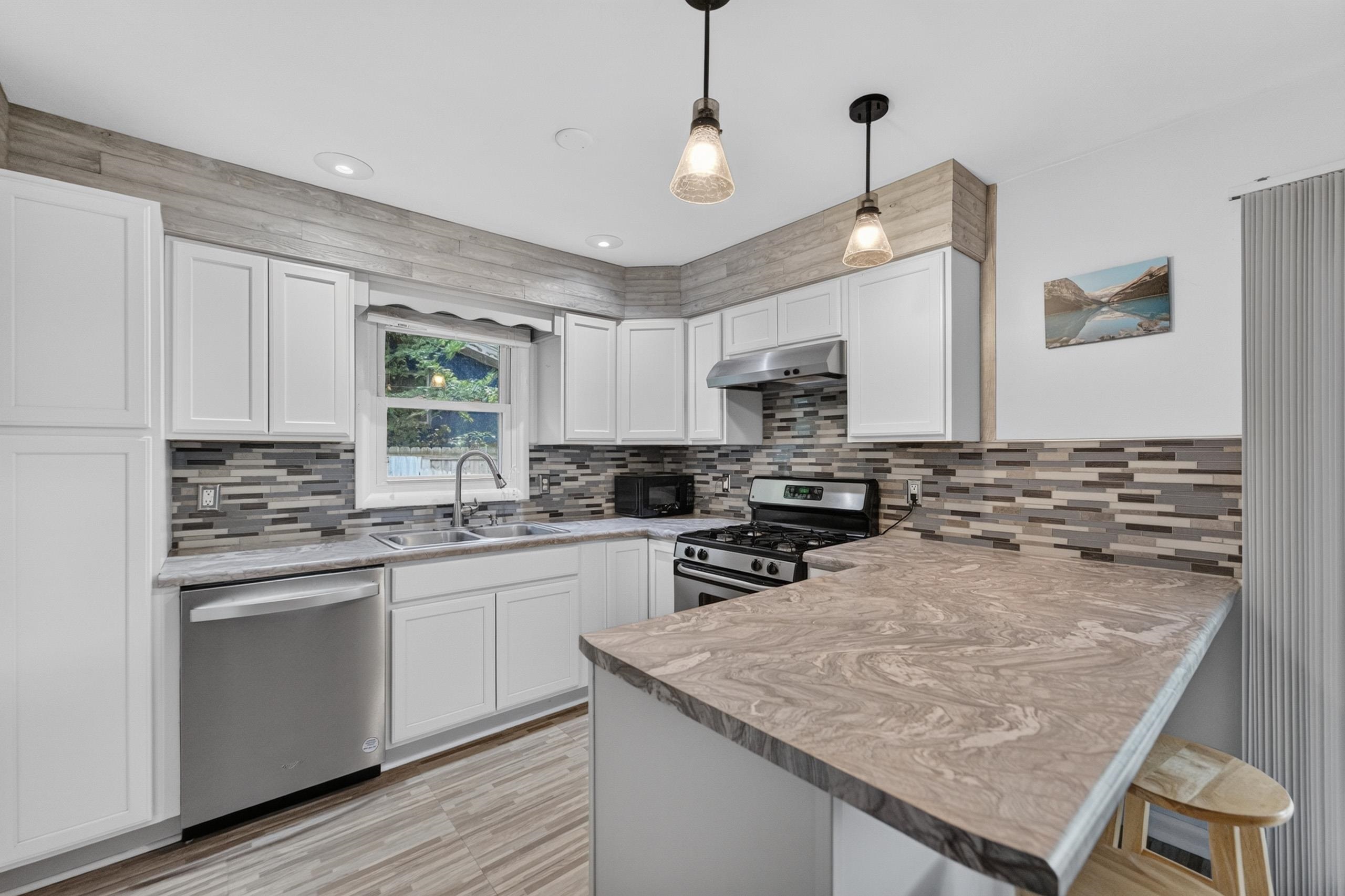 1221 Debra Lane
