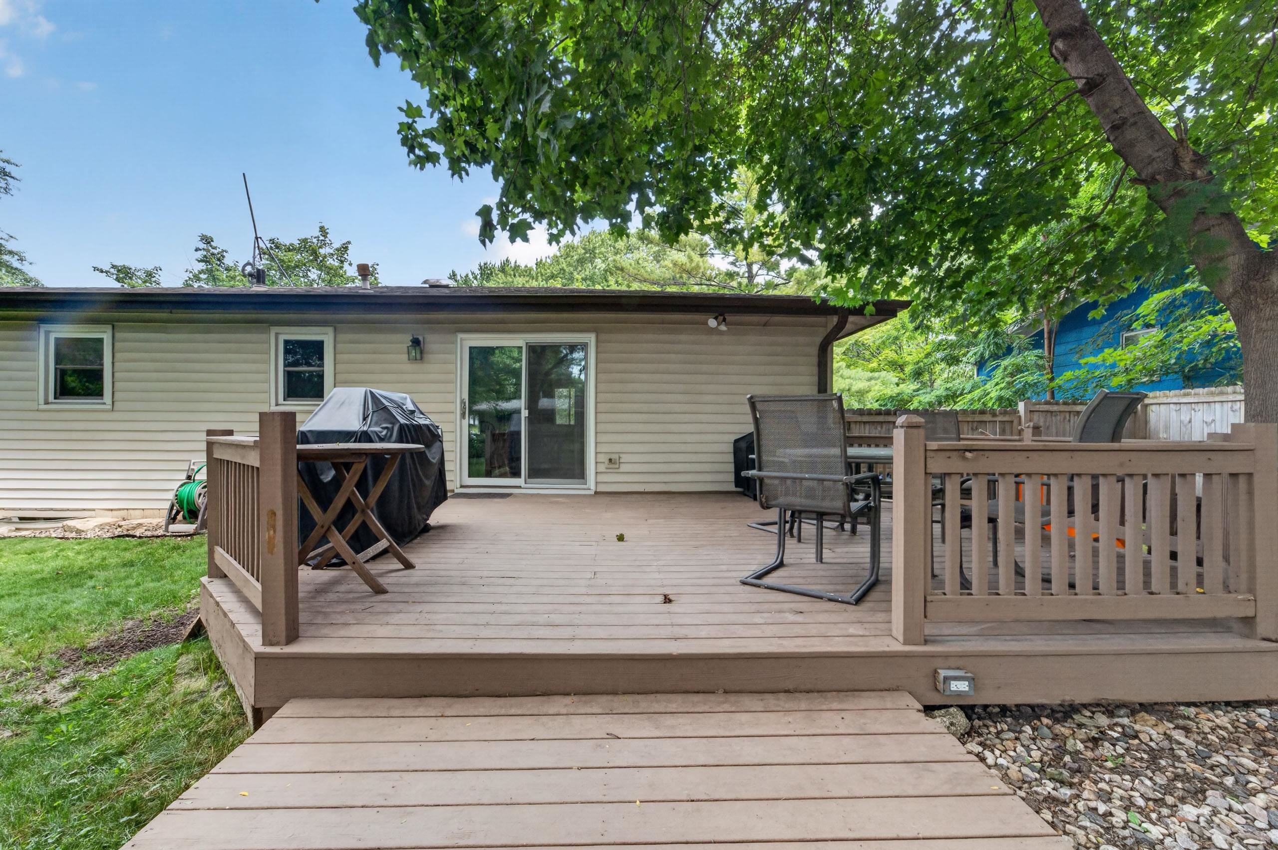 1221 Debra Lane