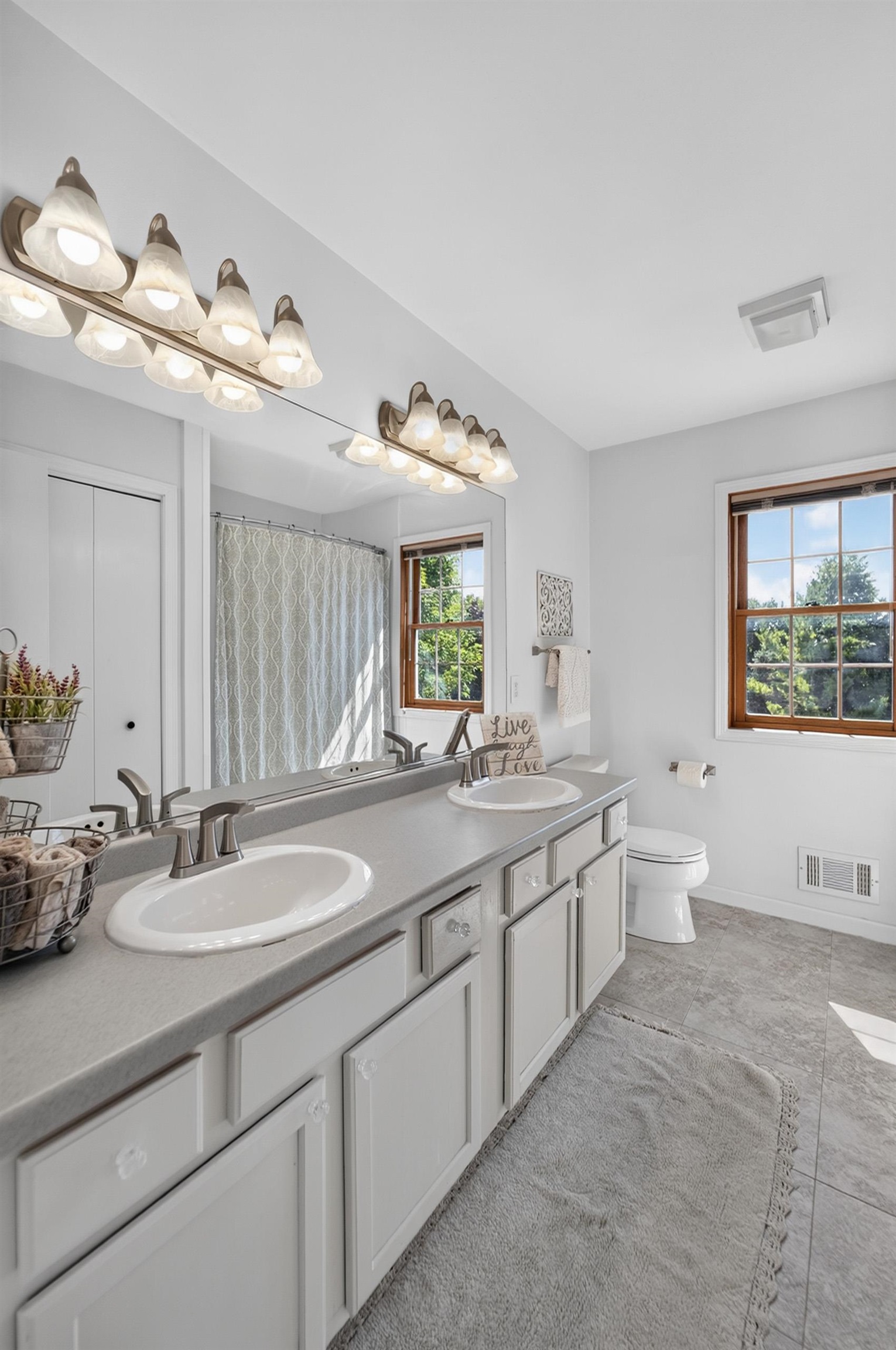 8819 W Whispering Oaks Court