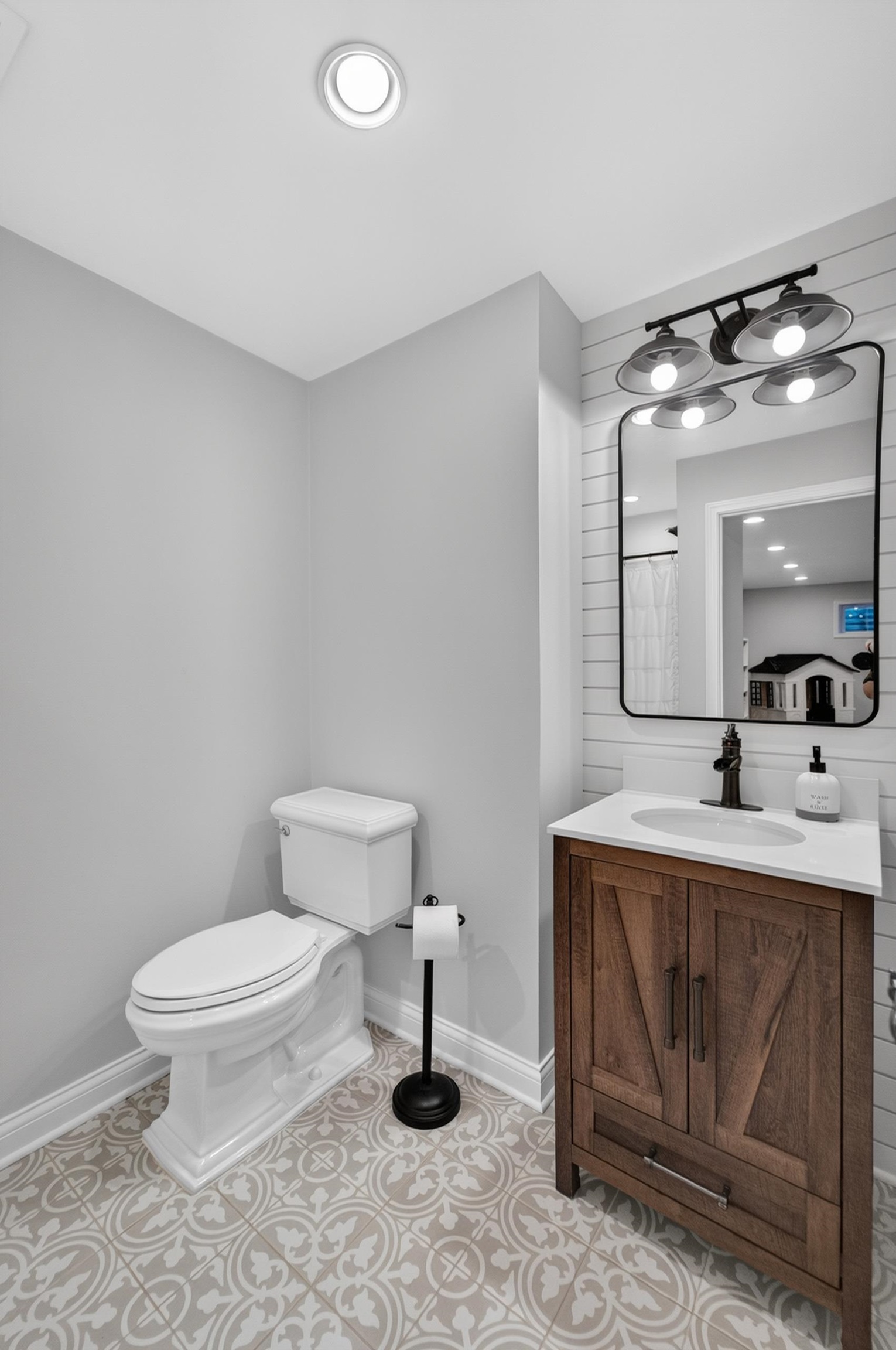 8819 W Whispering Oaks Court
