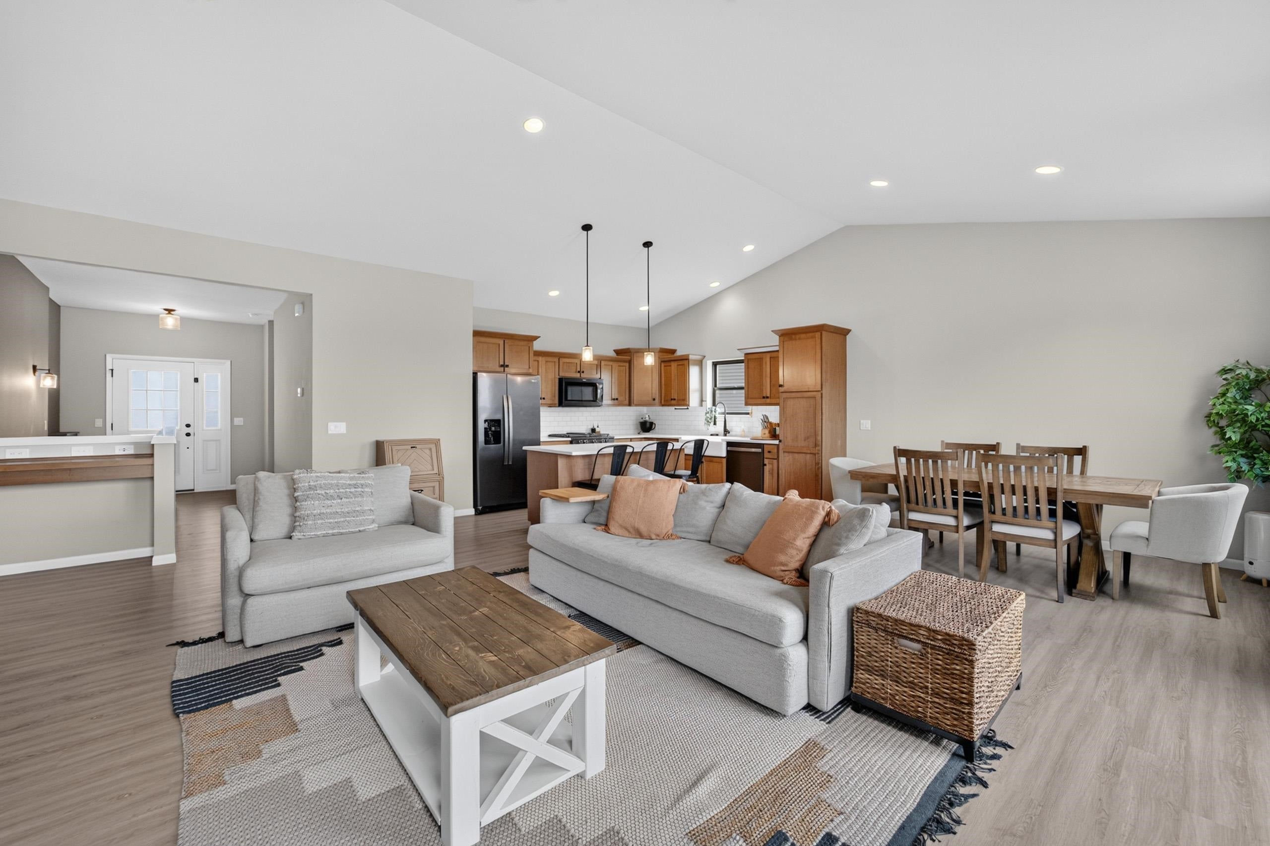 1280 Twisted Branch Way