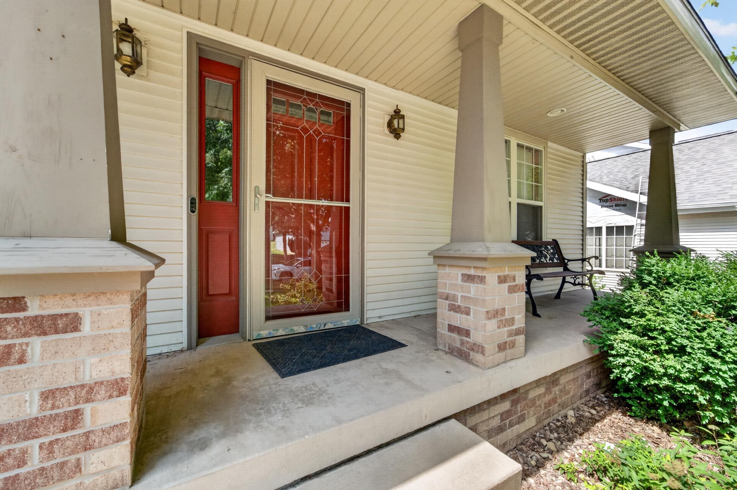 914 Eagle Crest Drive