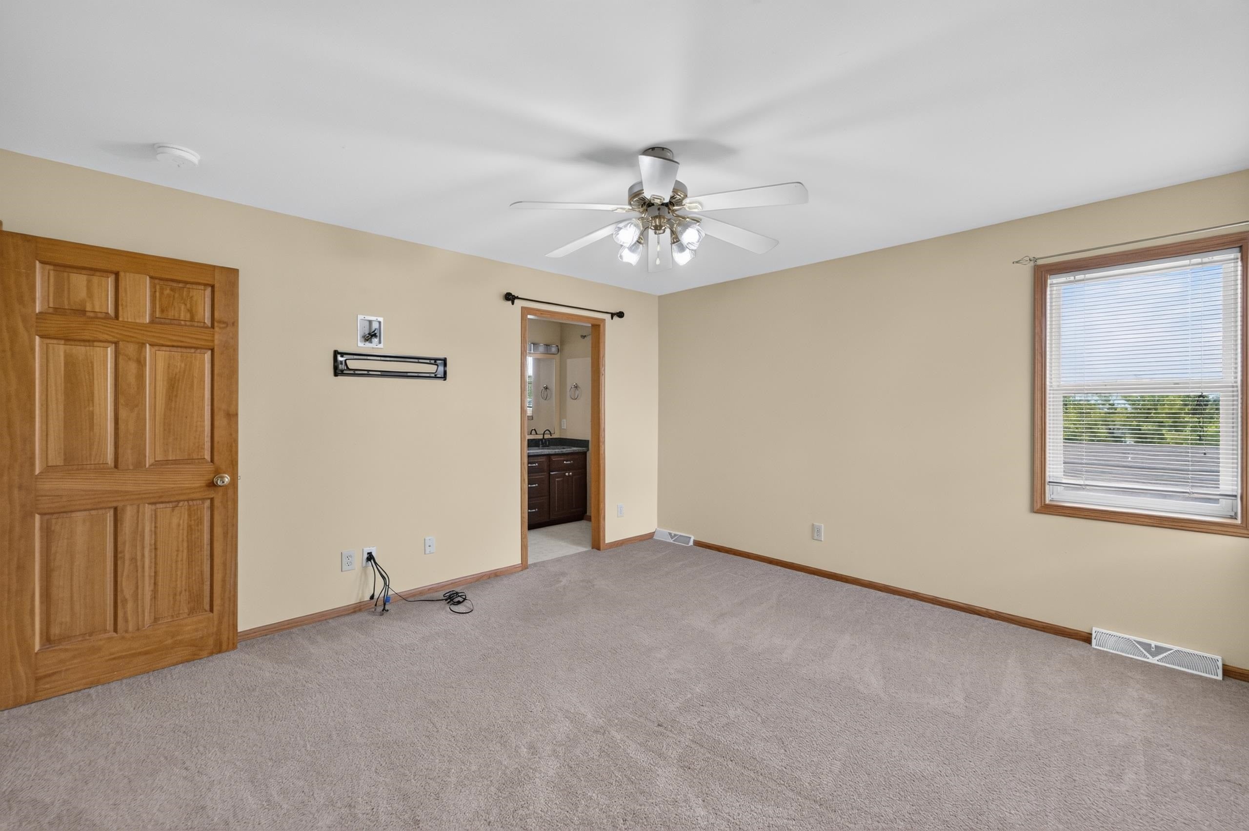 914 Eagle Crest Drive