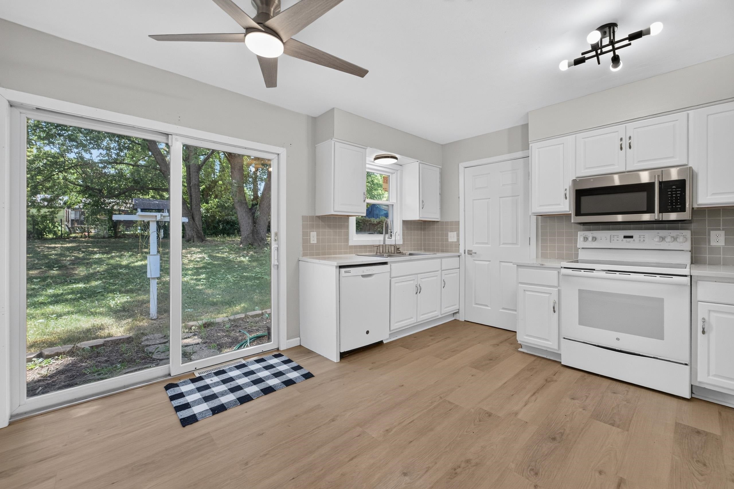 1121 Debra Lane