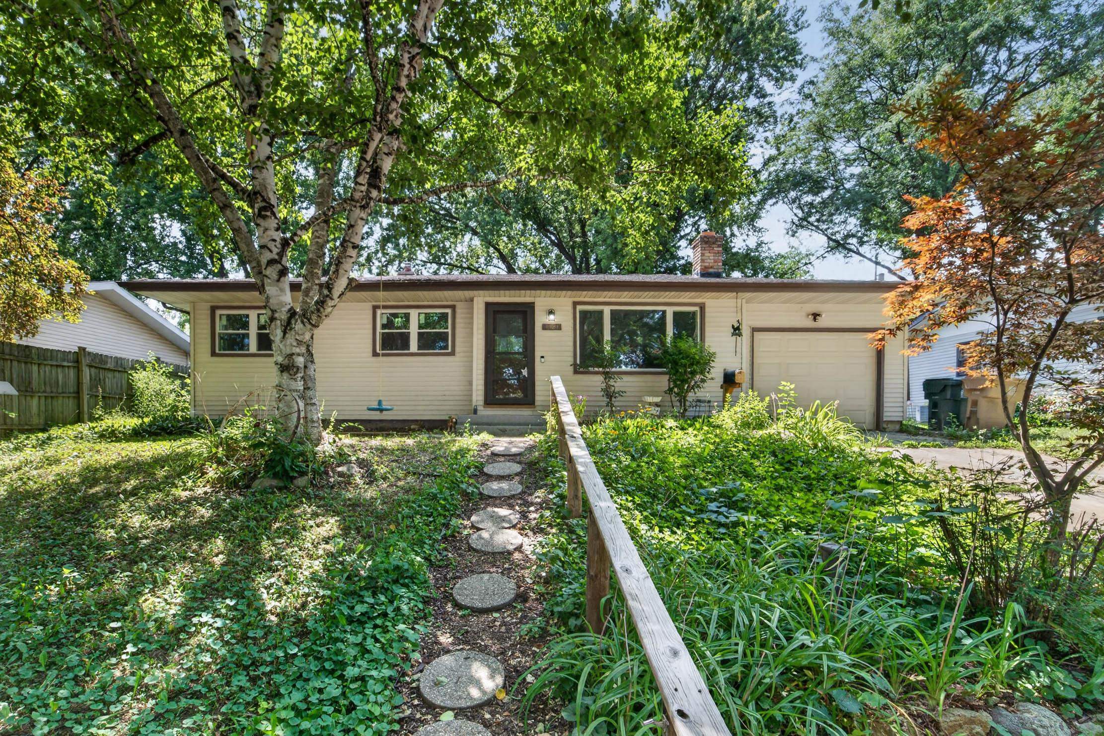1121 Debra Lane