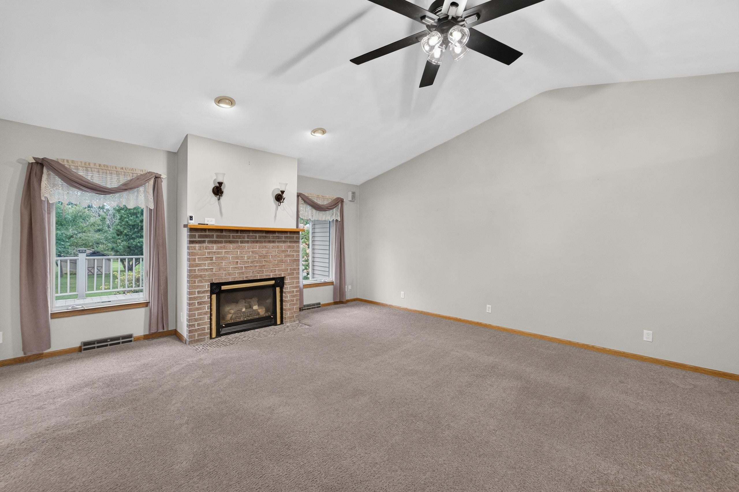 5701 N Ridge View Drive