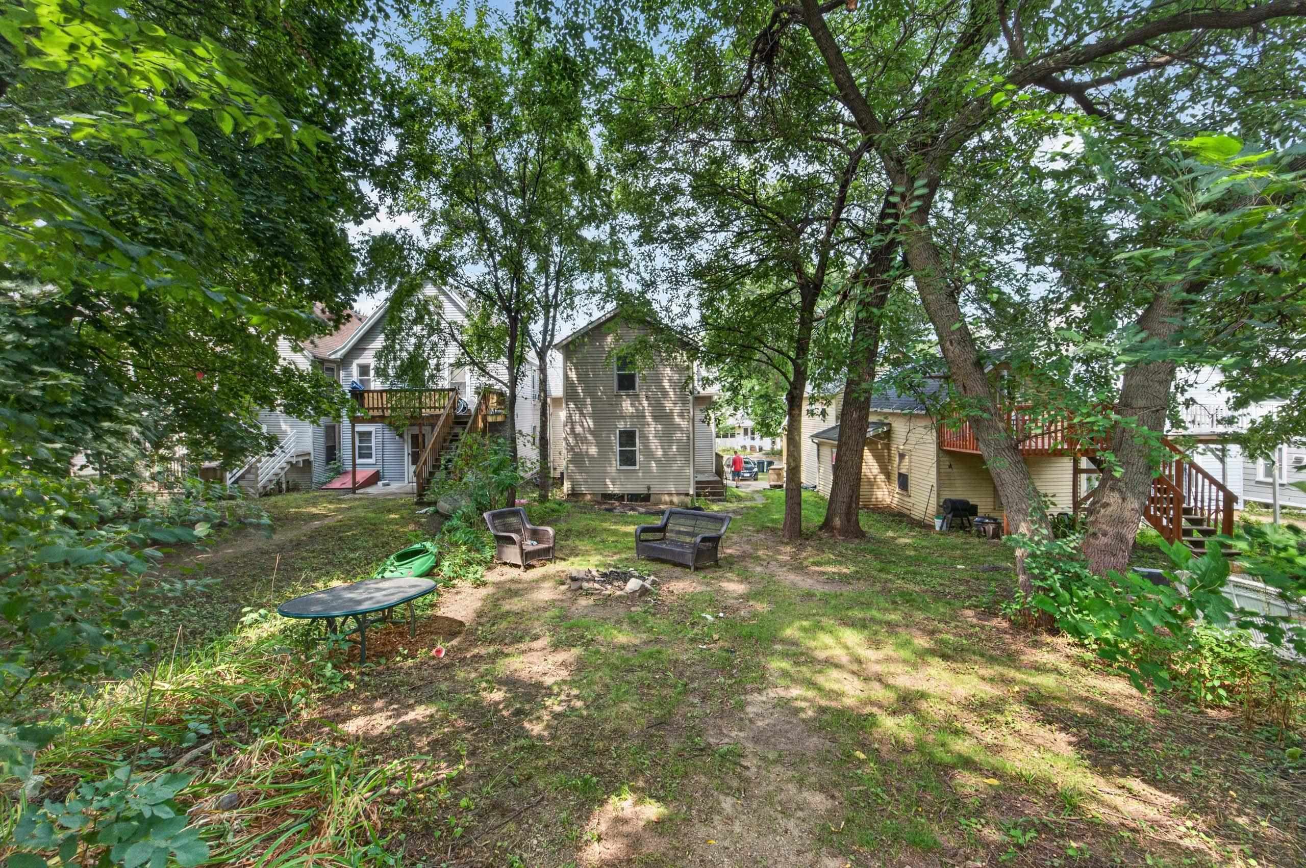 1123 Emerald Street