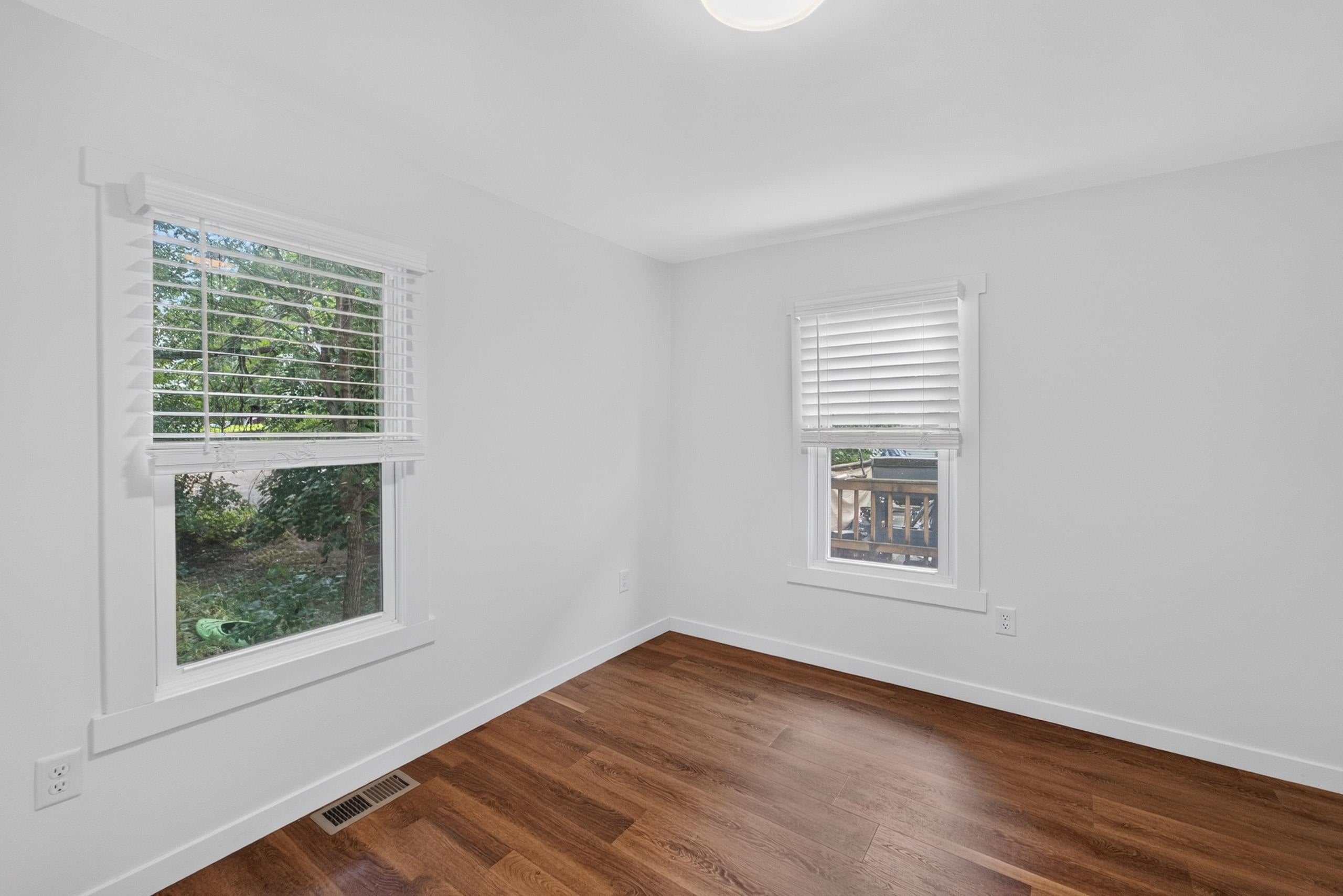 1123 Emerald Street