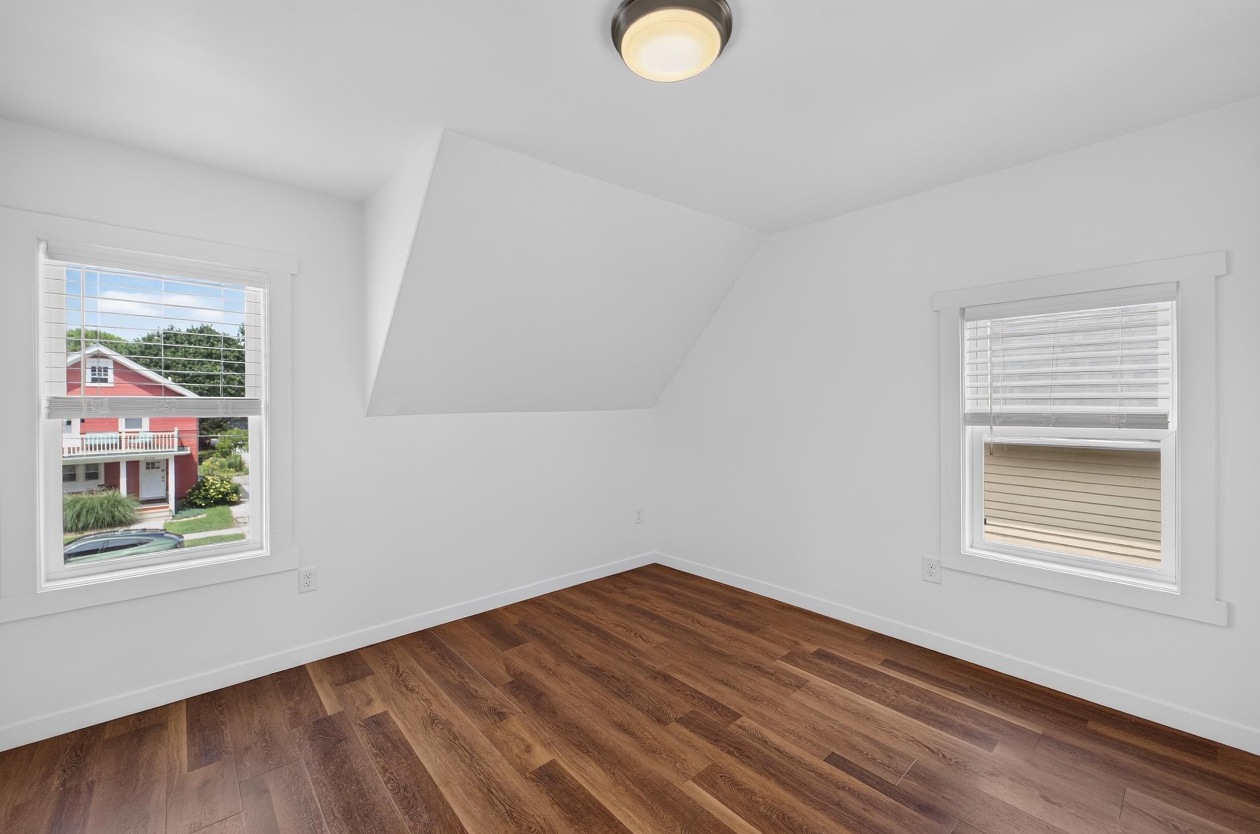 1123 Emerald Street