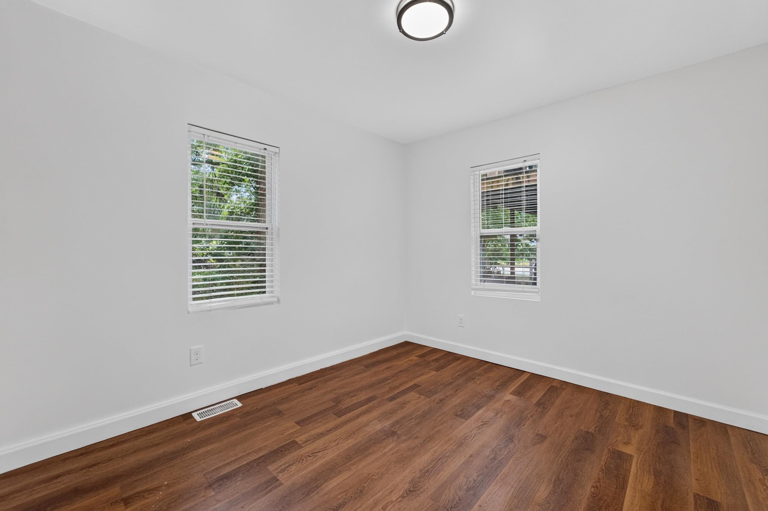 1123 Emerald Street
