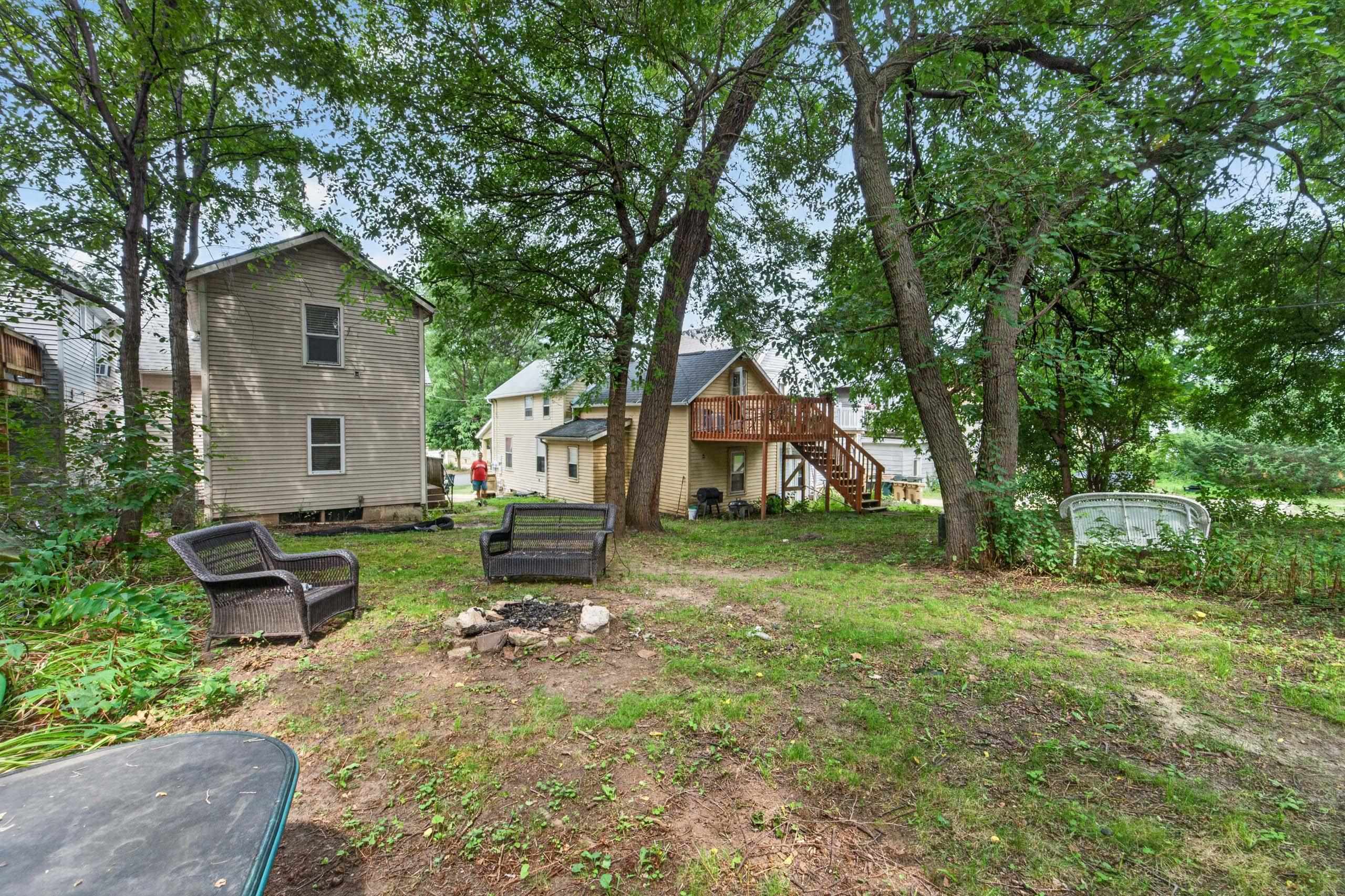 1123 Emerald Street