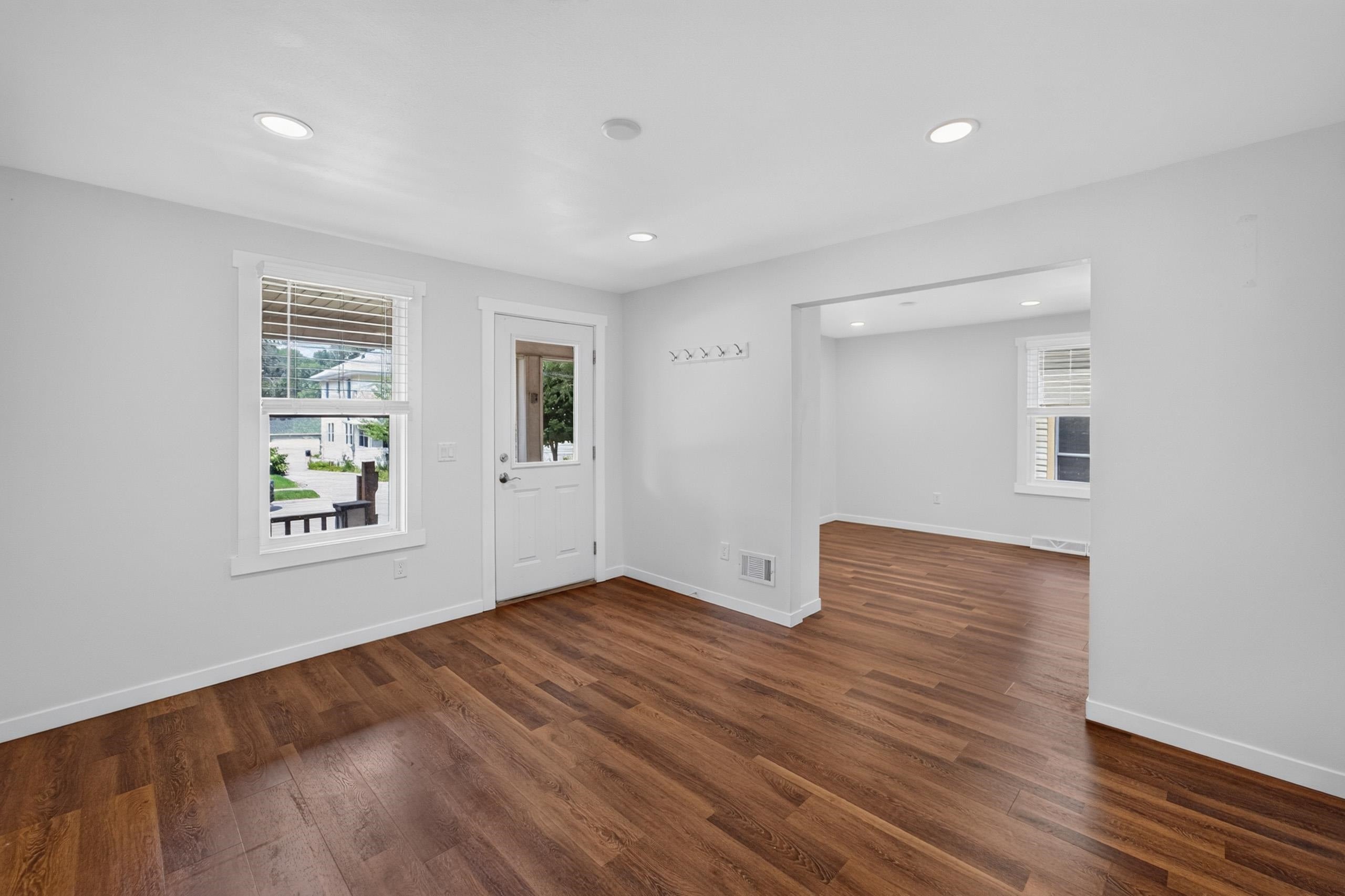 1123 Emerald Street