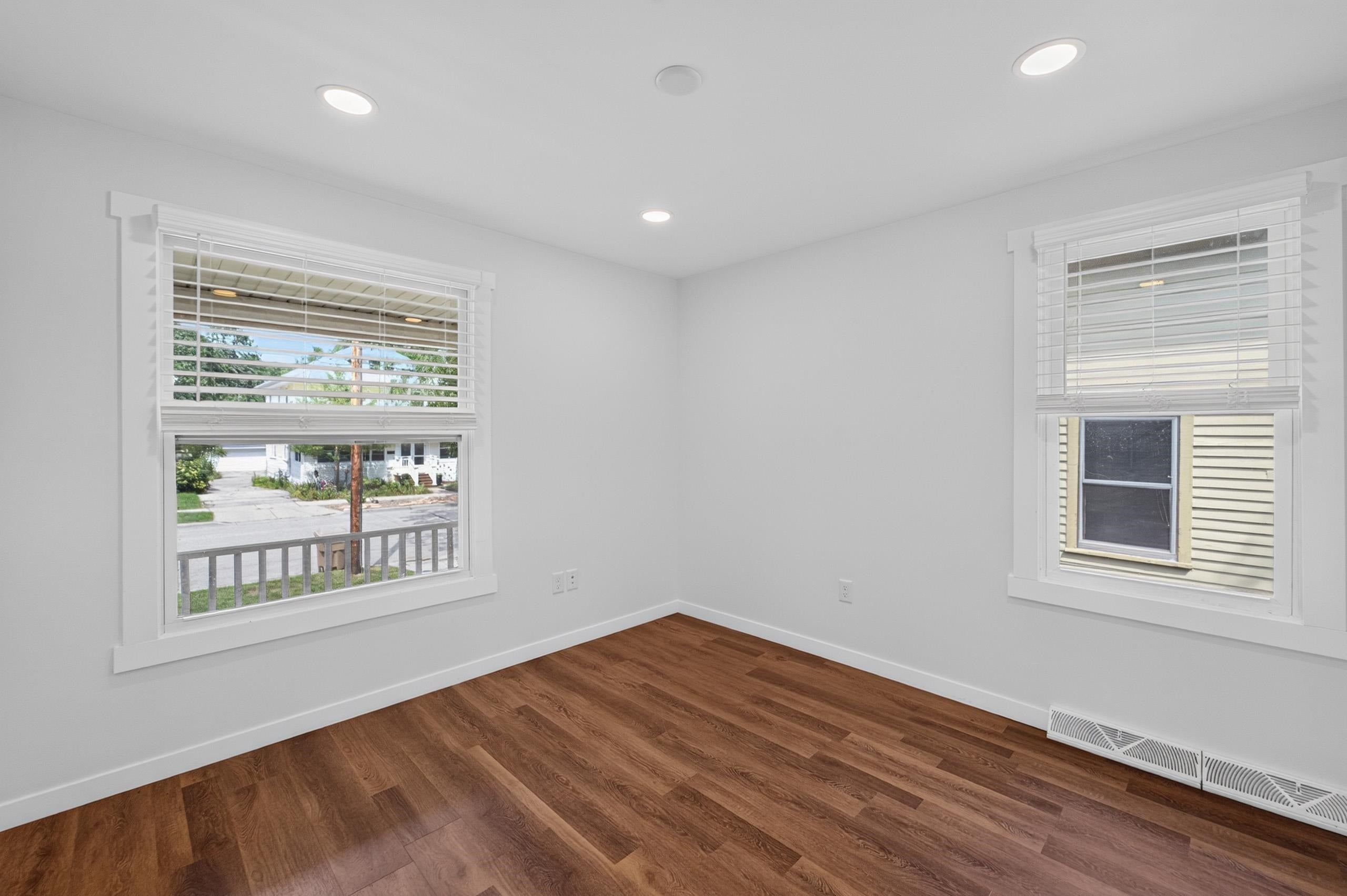 1123 Emerald Street