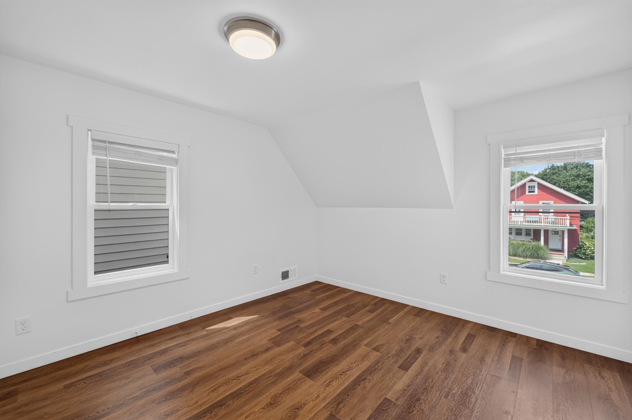 1123 Emerald Street