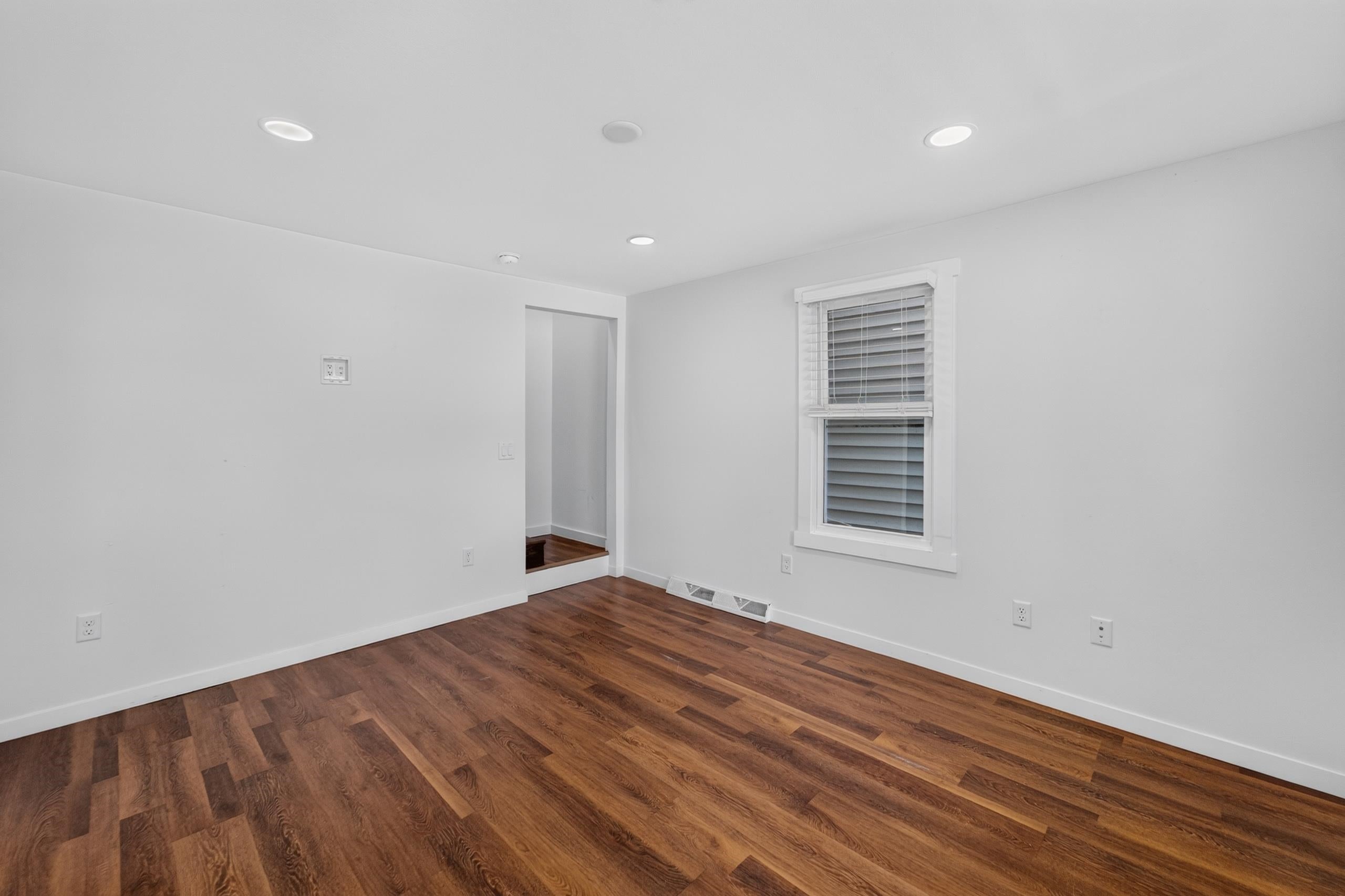 1123 Emerald Street
