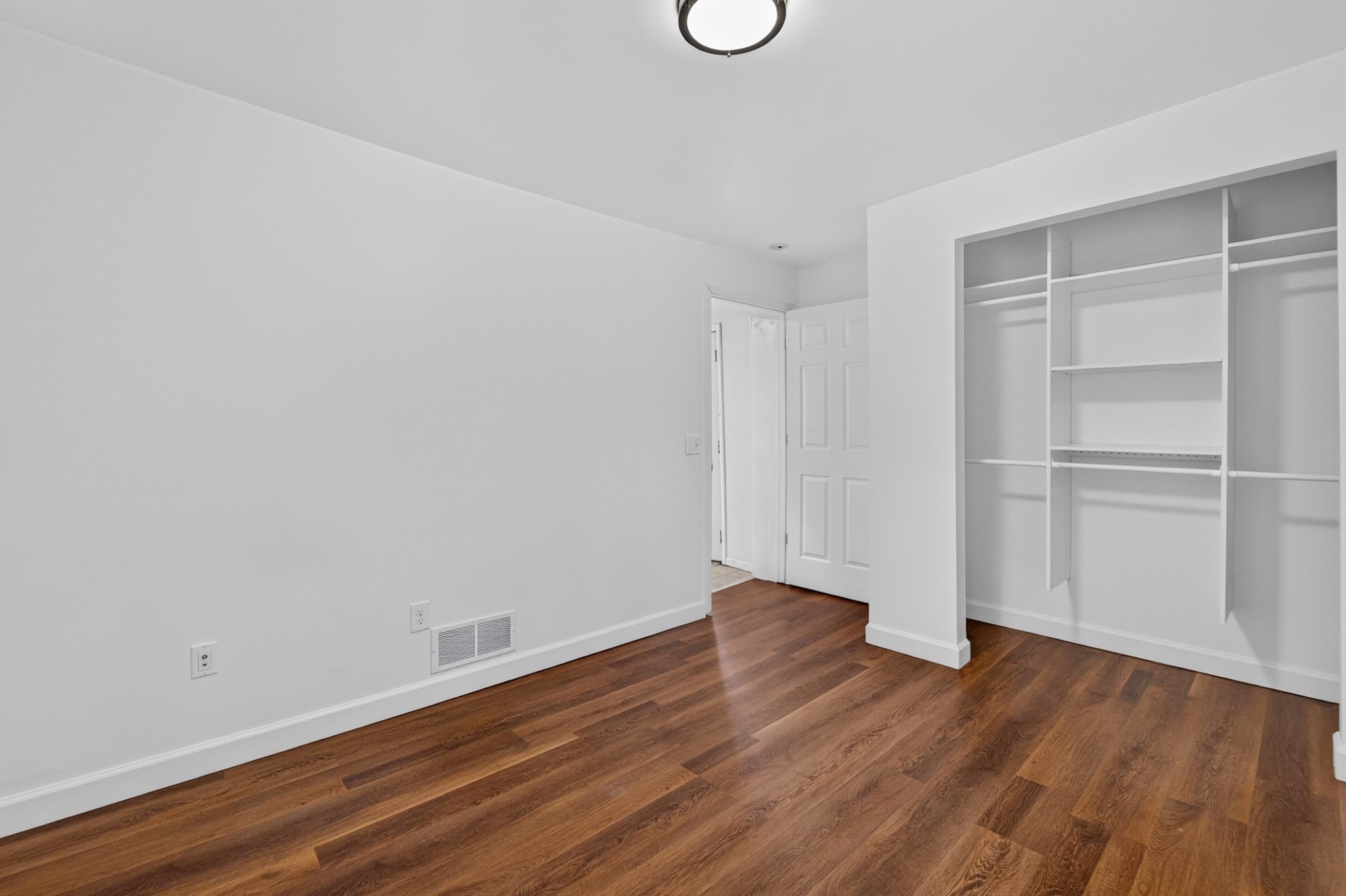 1123 Emerald Street