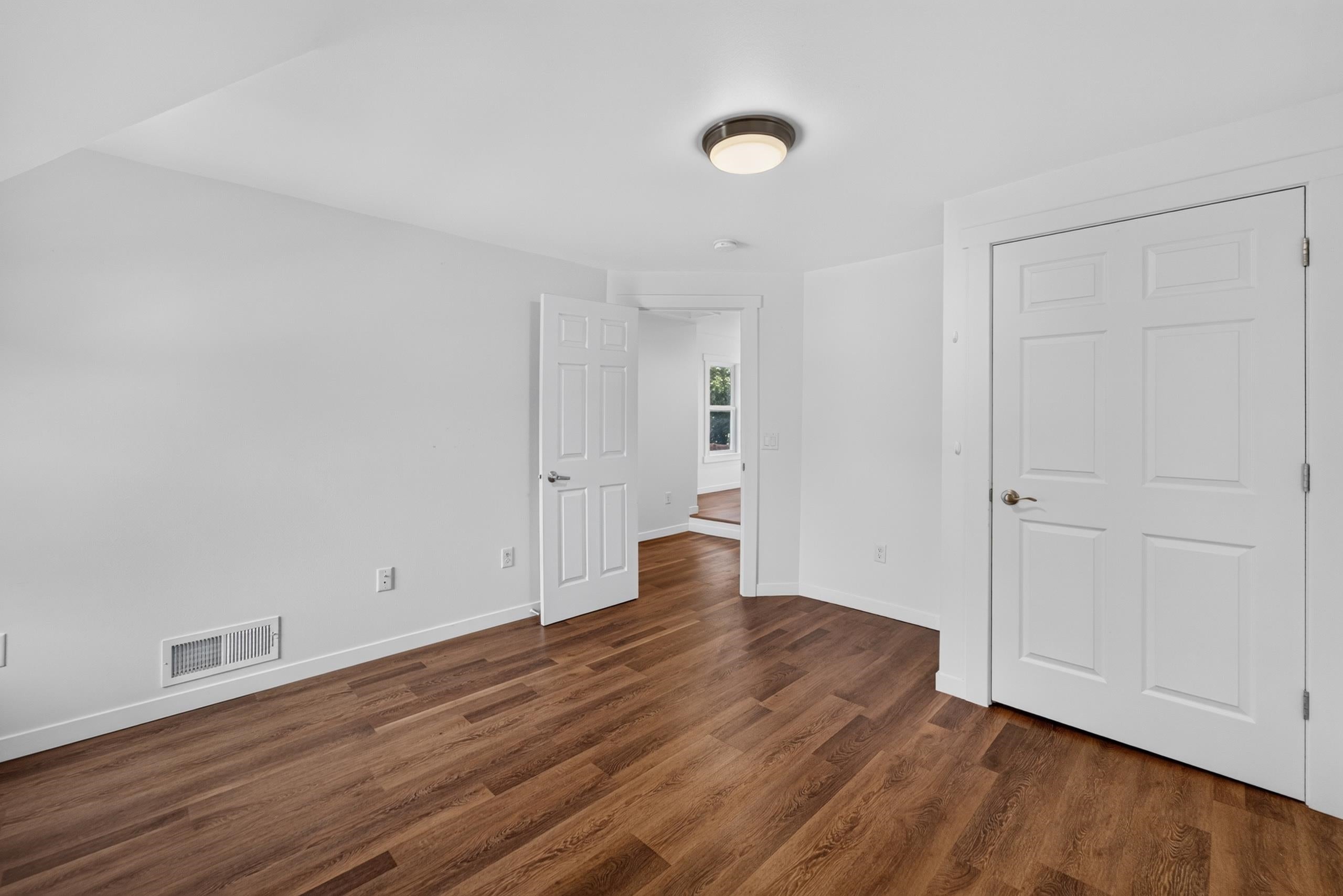 1123 Emerald Street