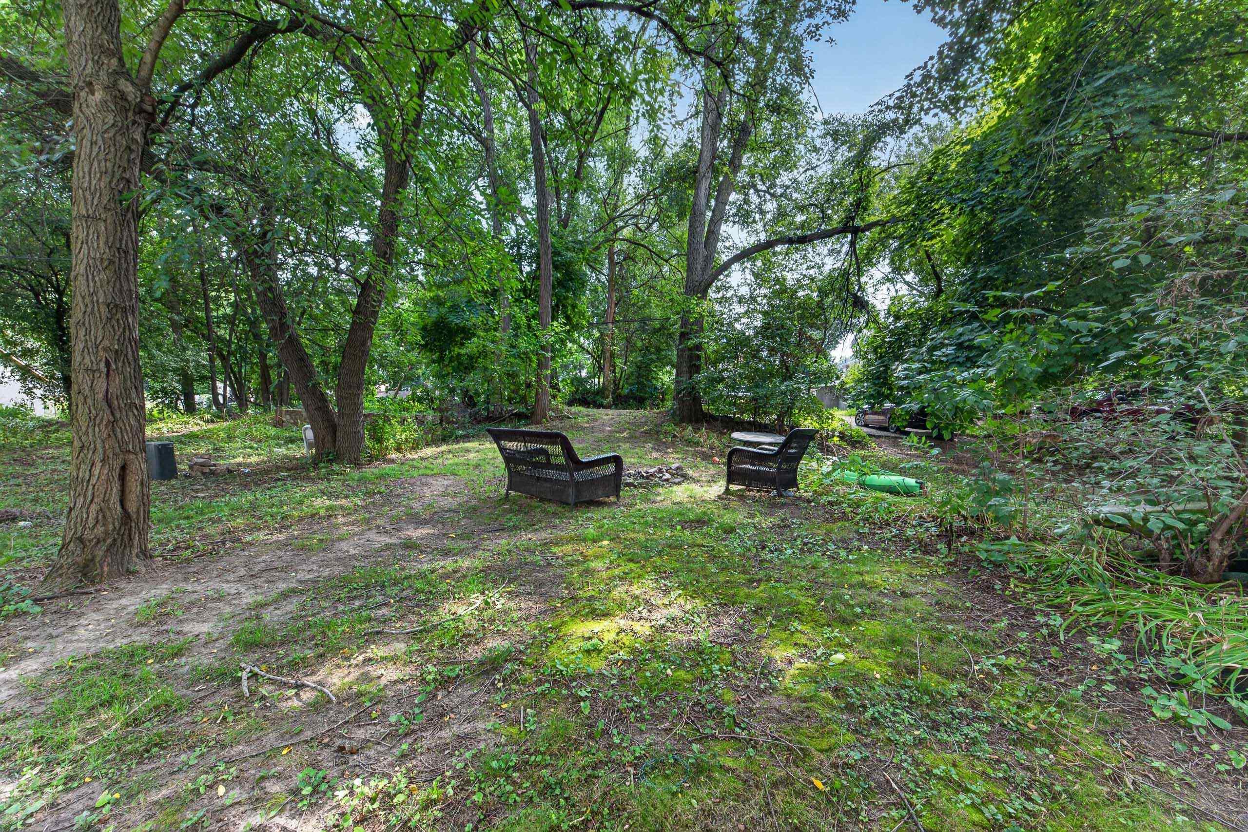 1123 Emerald Street