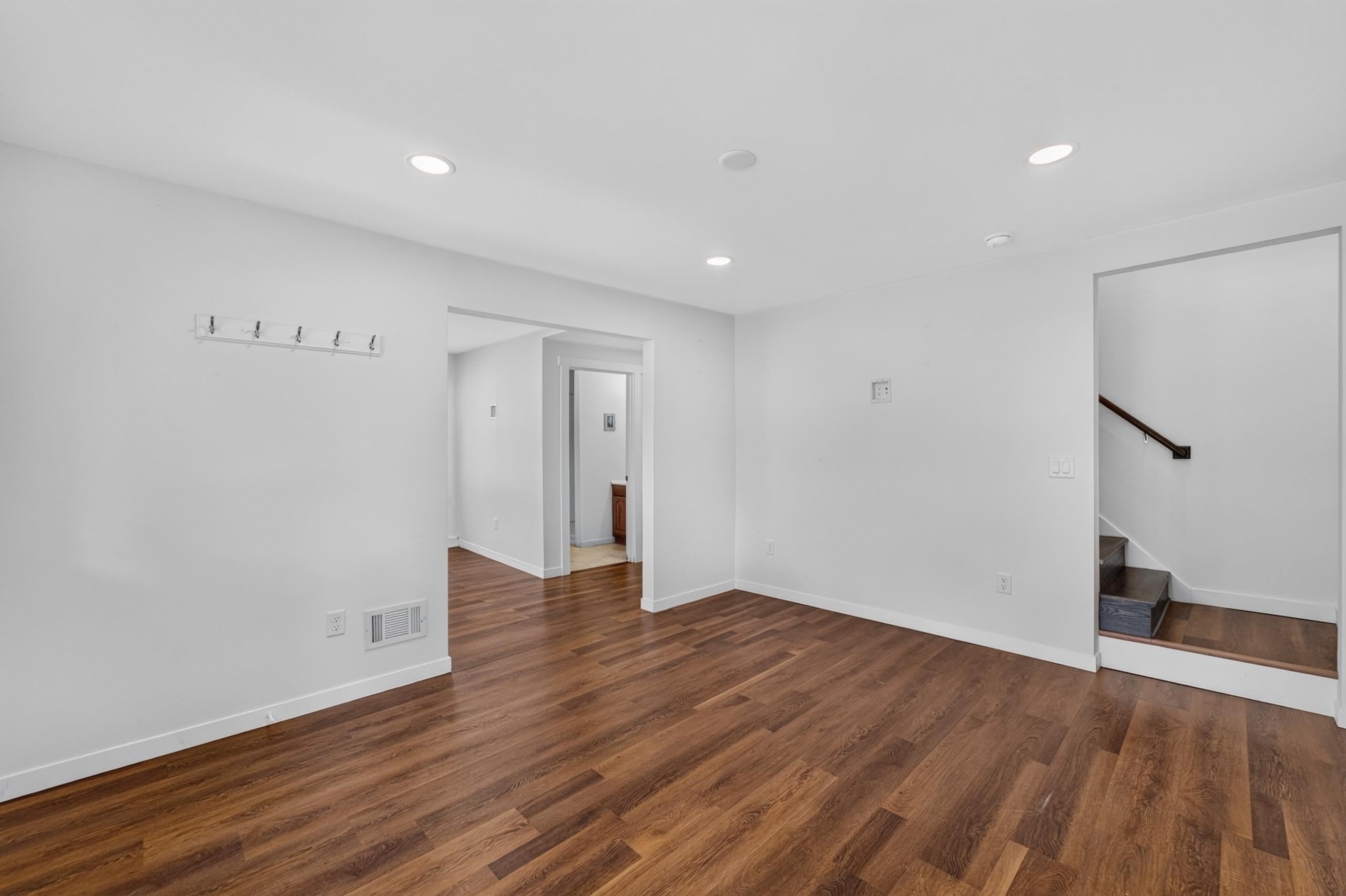 1123 Emerald Street