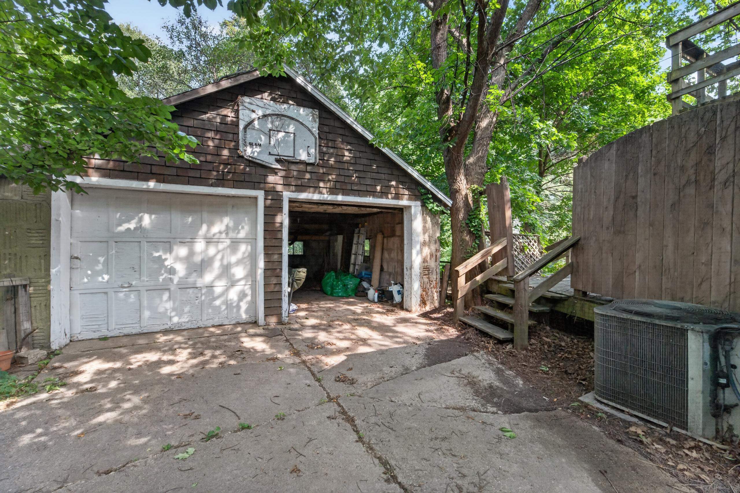 409 Stang Street