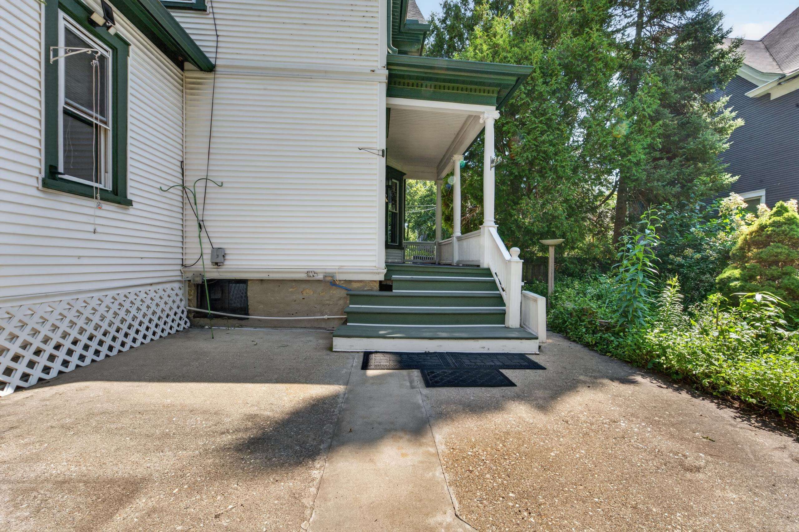 954 Bluff Street
