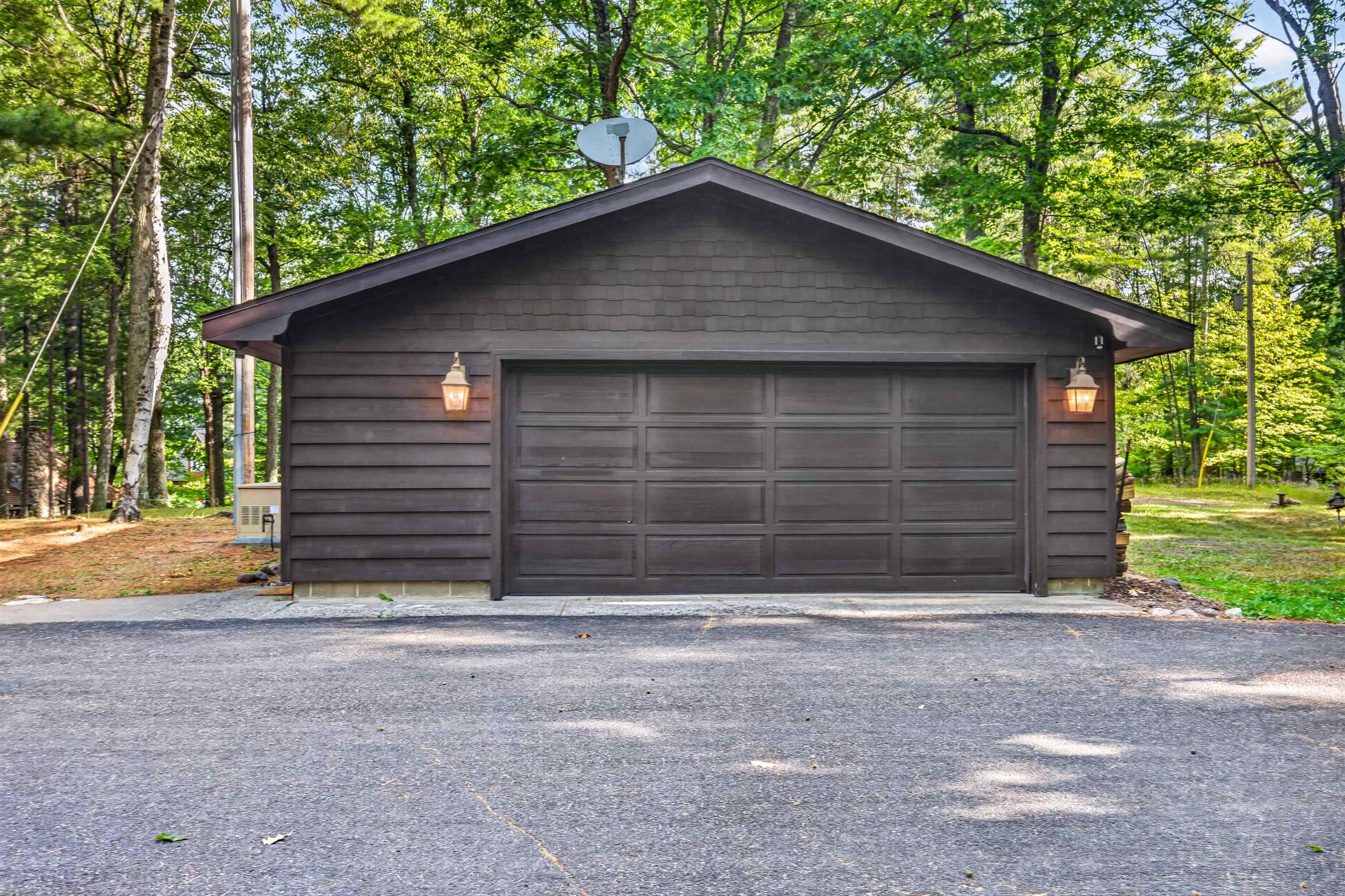 5643 & 5647 E Spider Lake Road