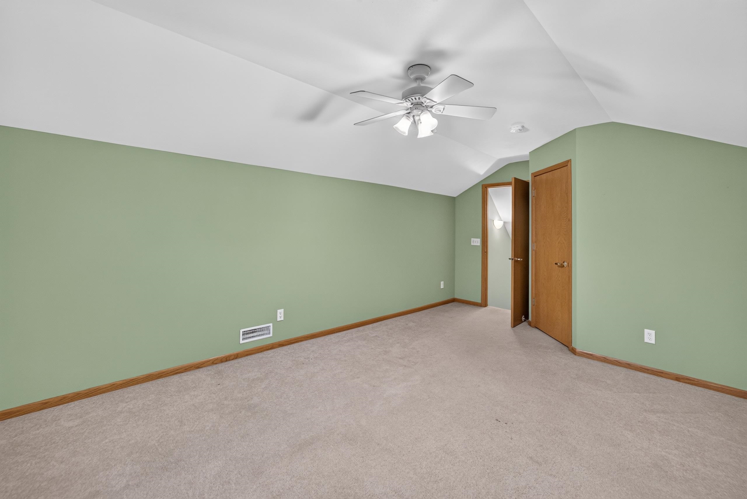 5904 Red Oak Trail