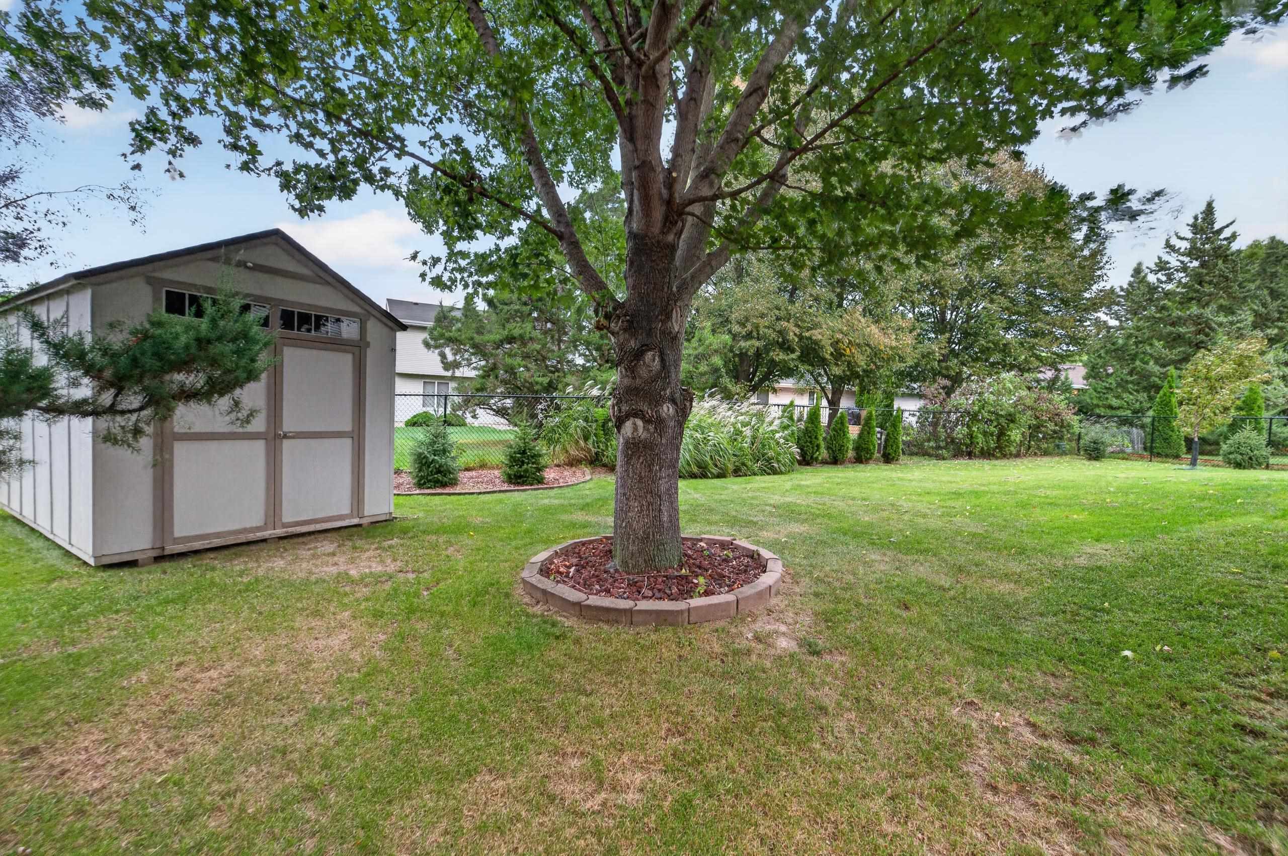 5904 Red Oak Trail
