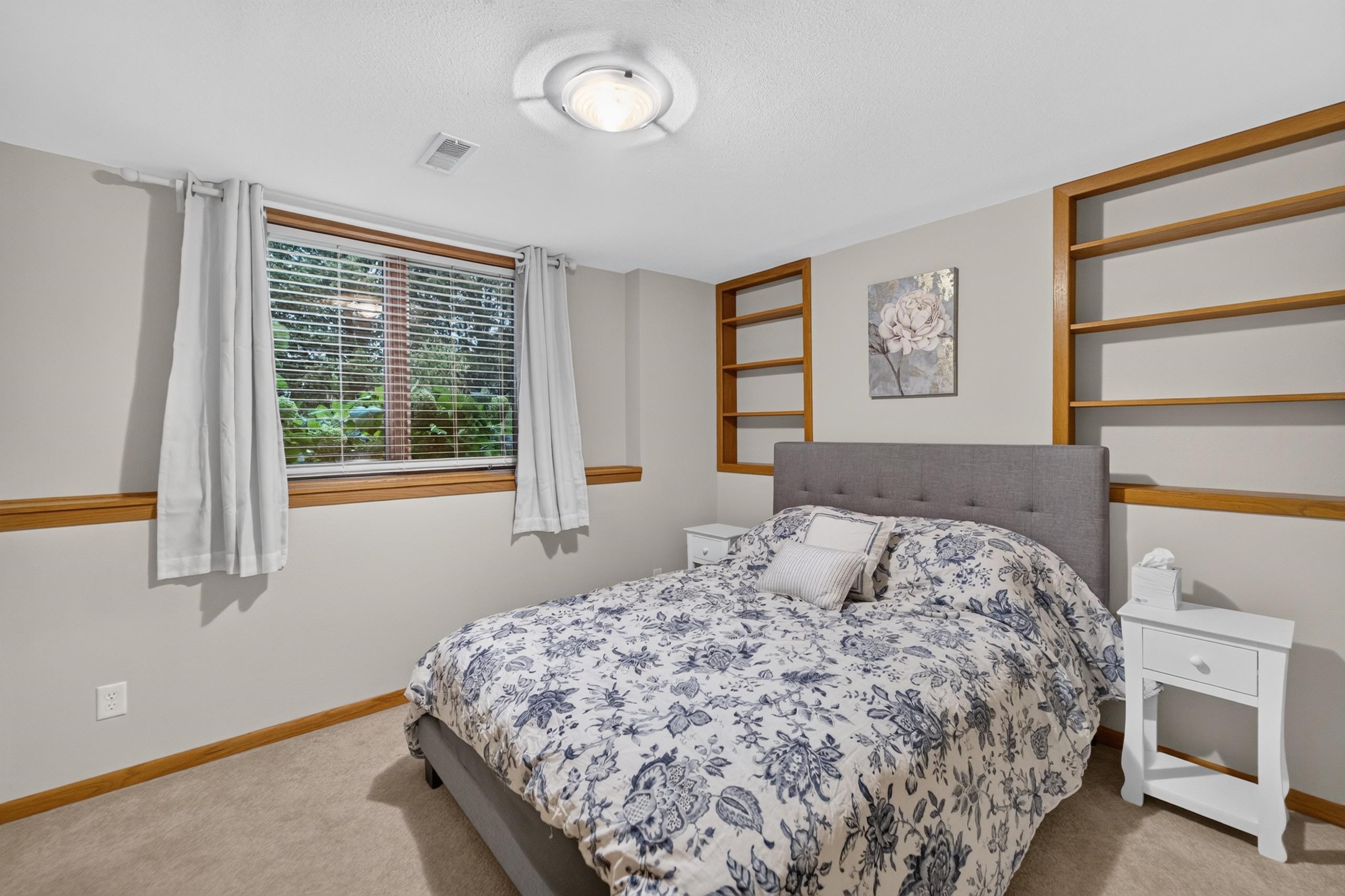 5904 Red Oak Trail