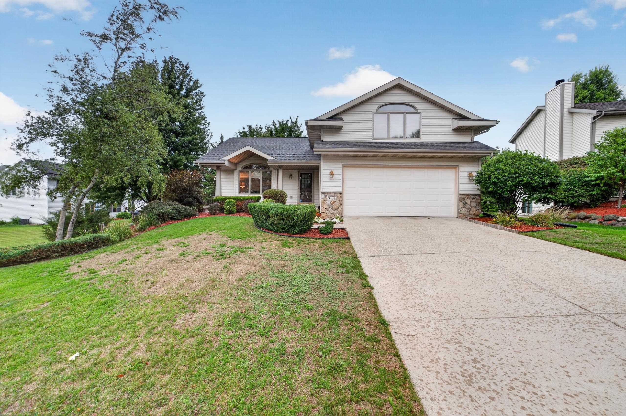 5904 Red Oak Trail