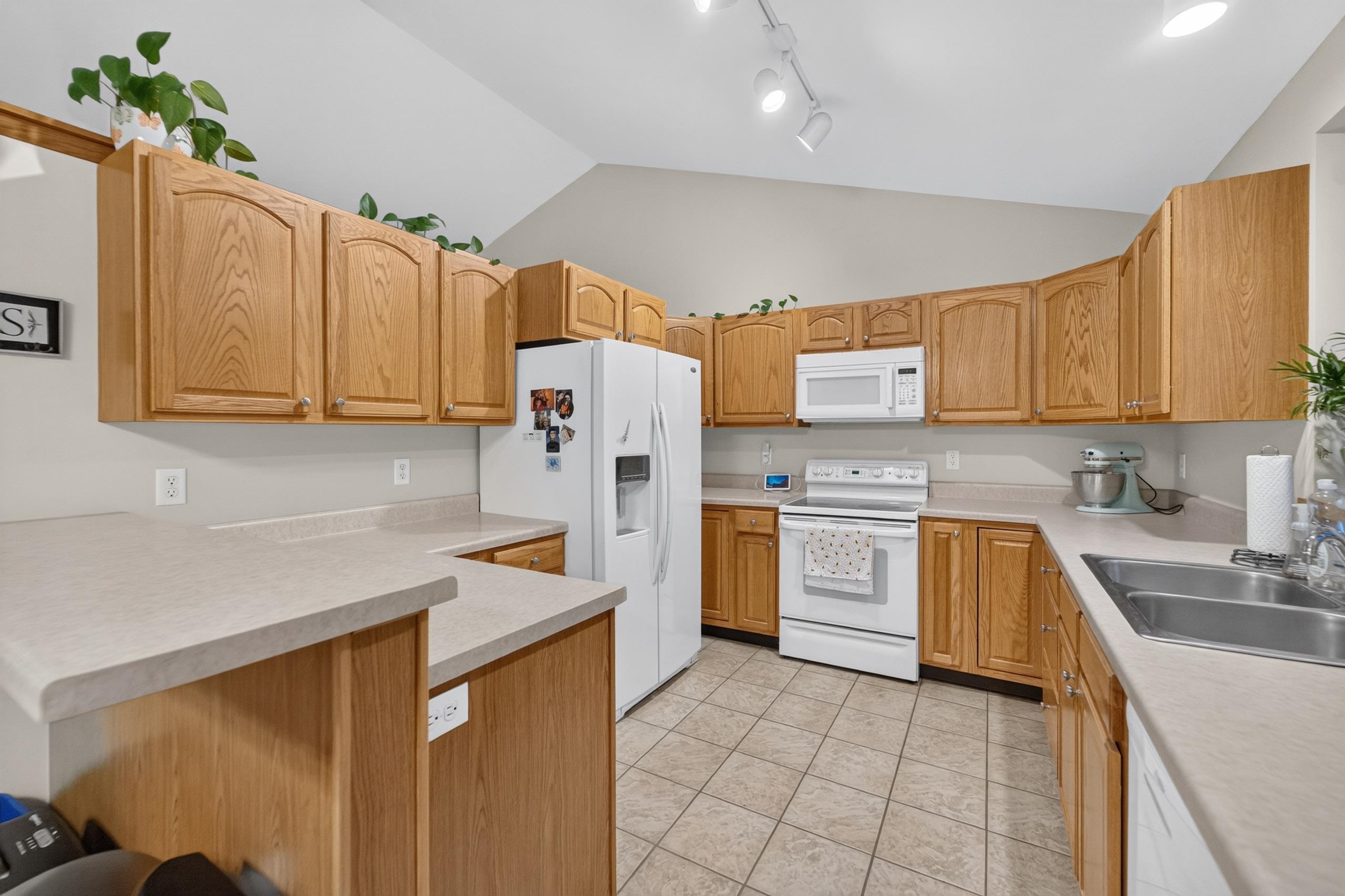5904 Red Oak Trail