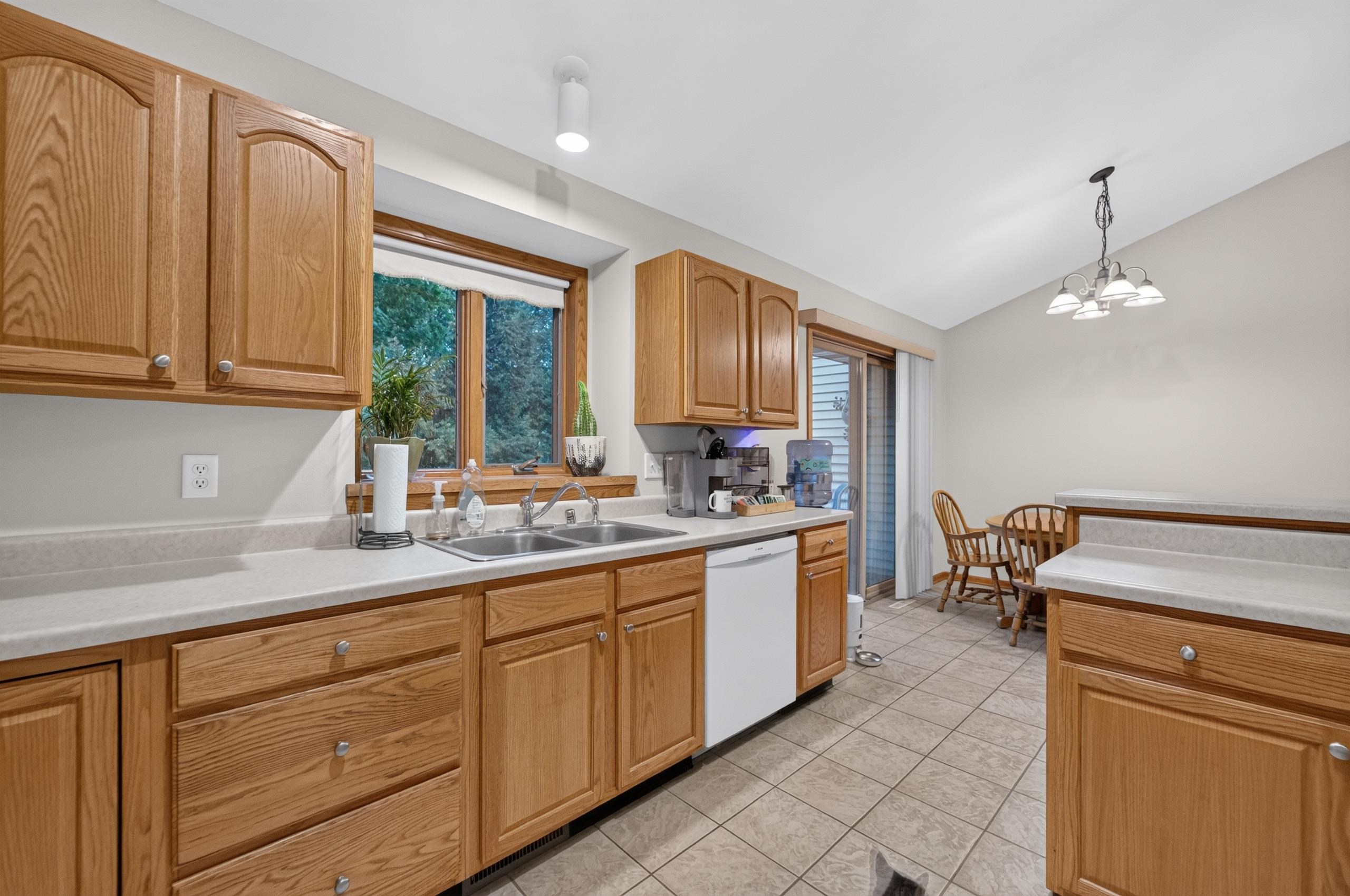 5904 Red Oak Trail