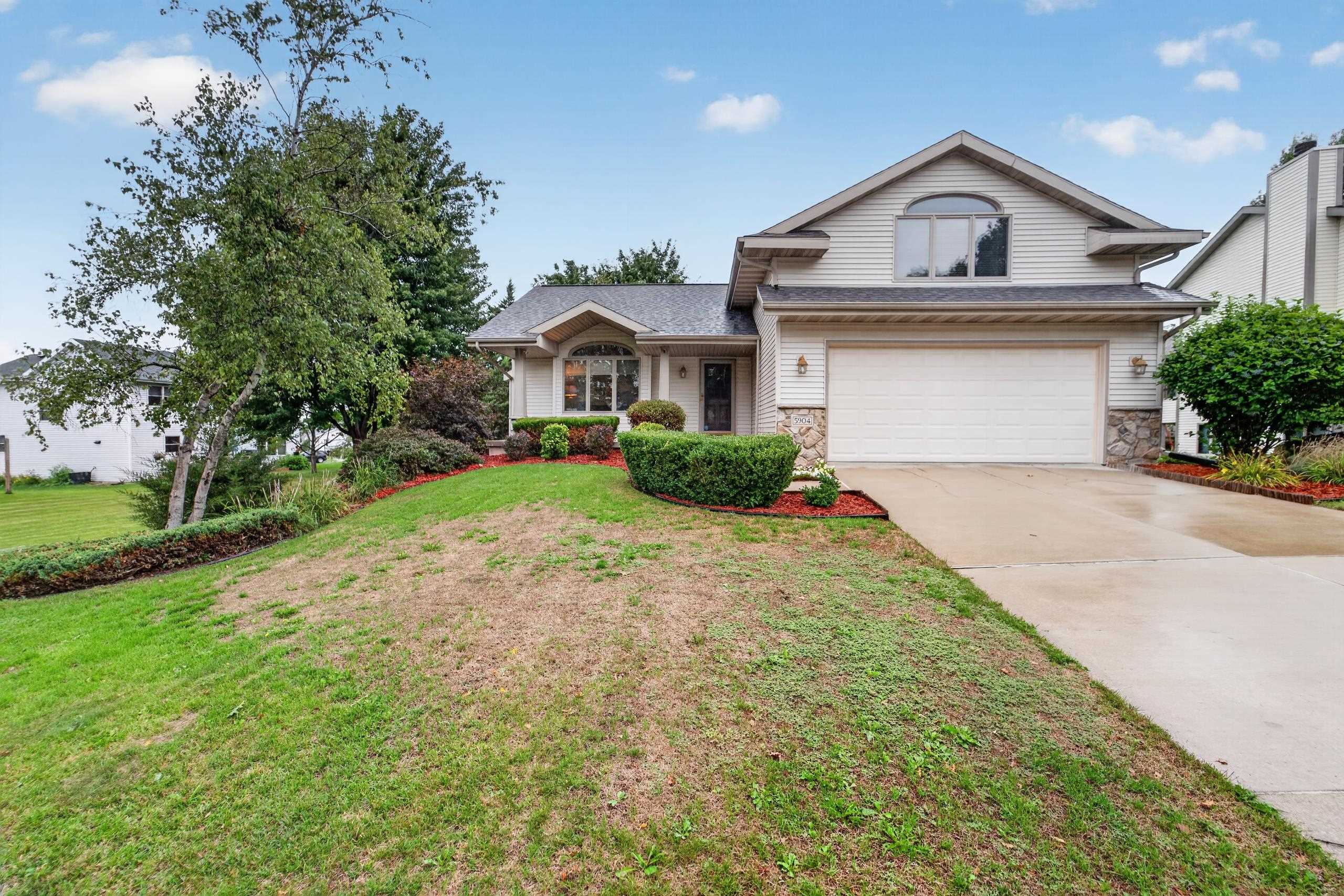 5904 Red Oak Trail
