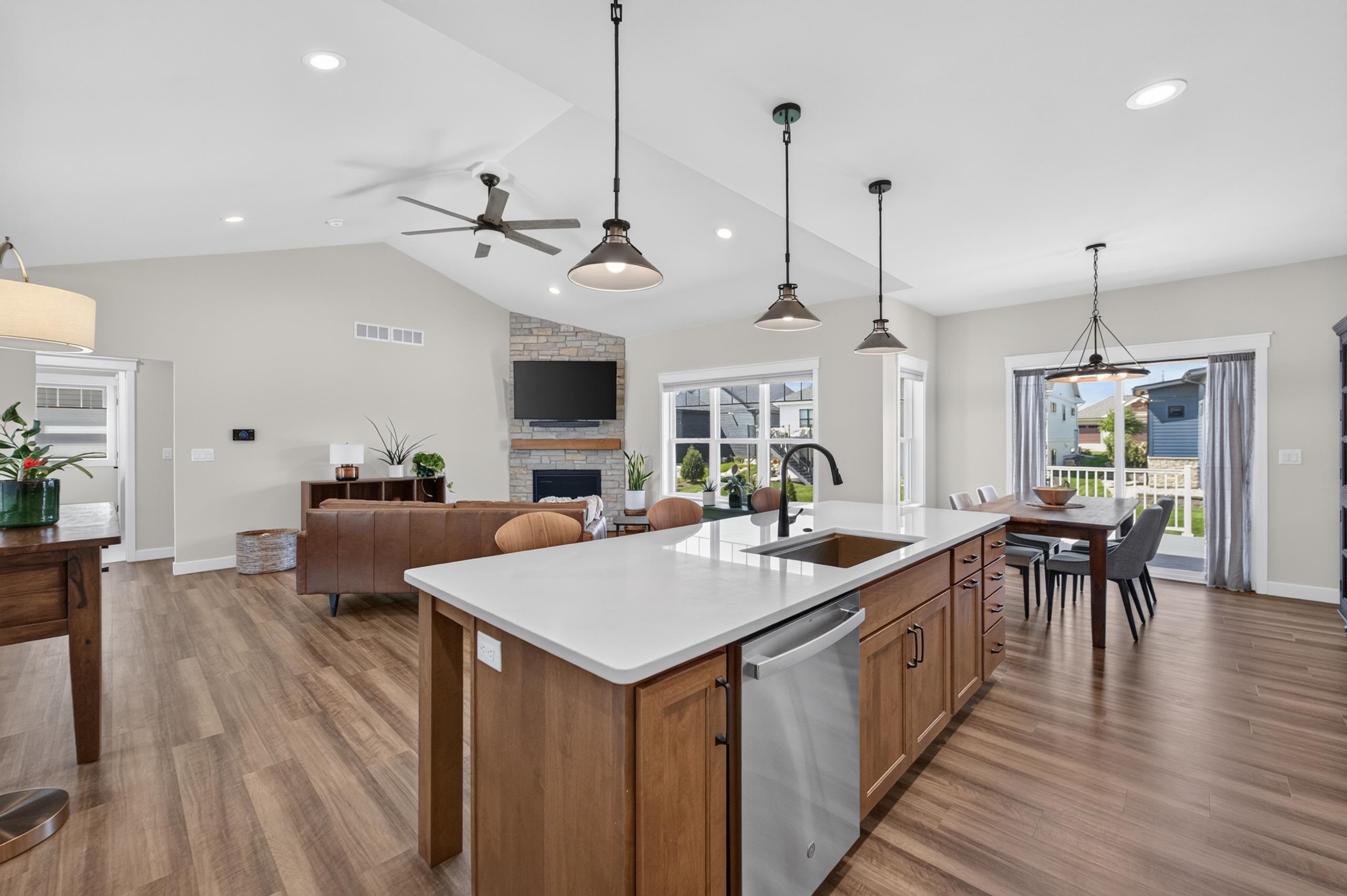 6257 Ronald Reagan Drive