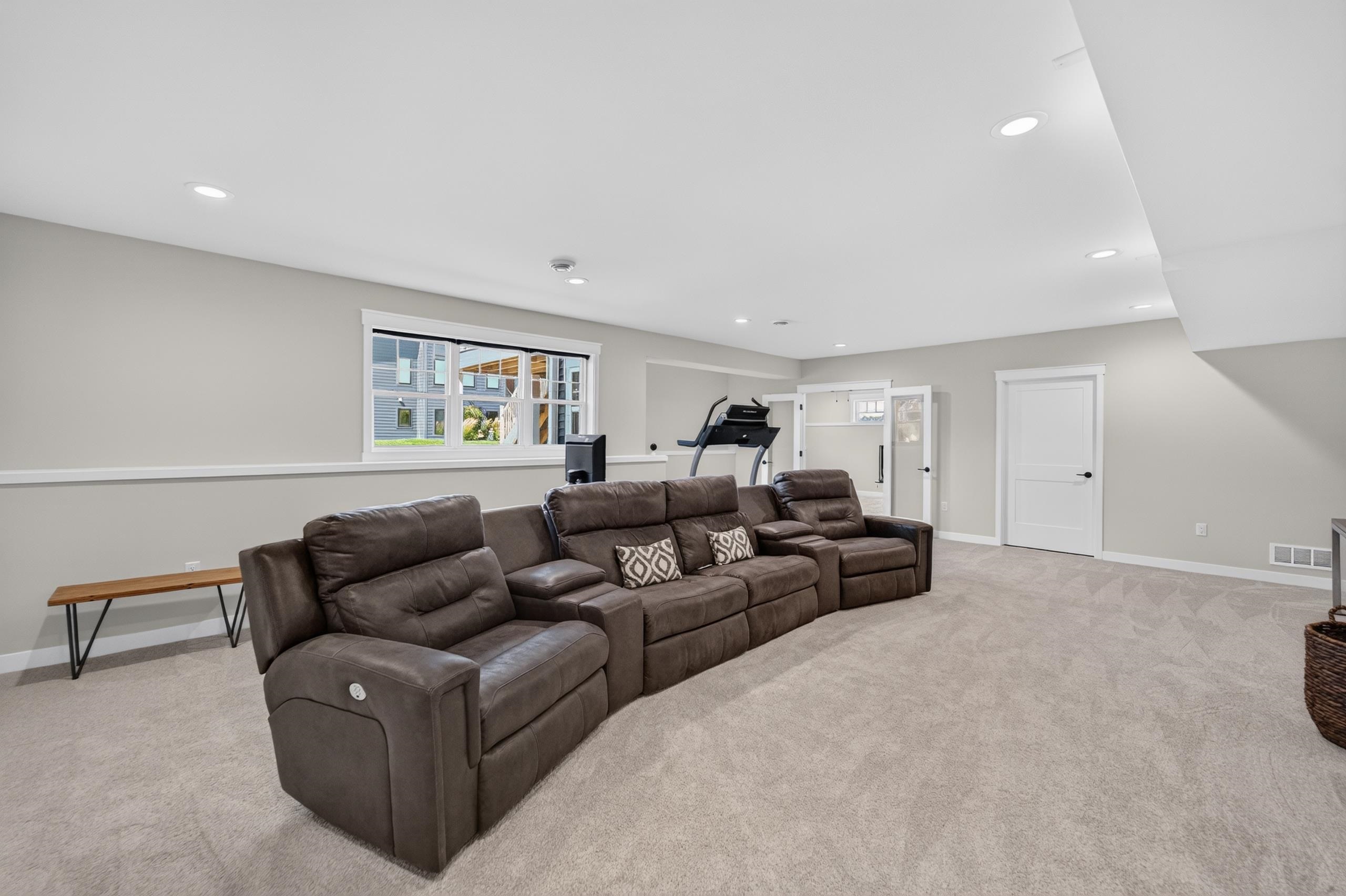 6257 Ronald Reagan Drive