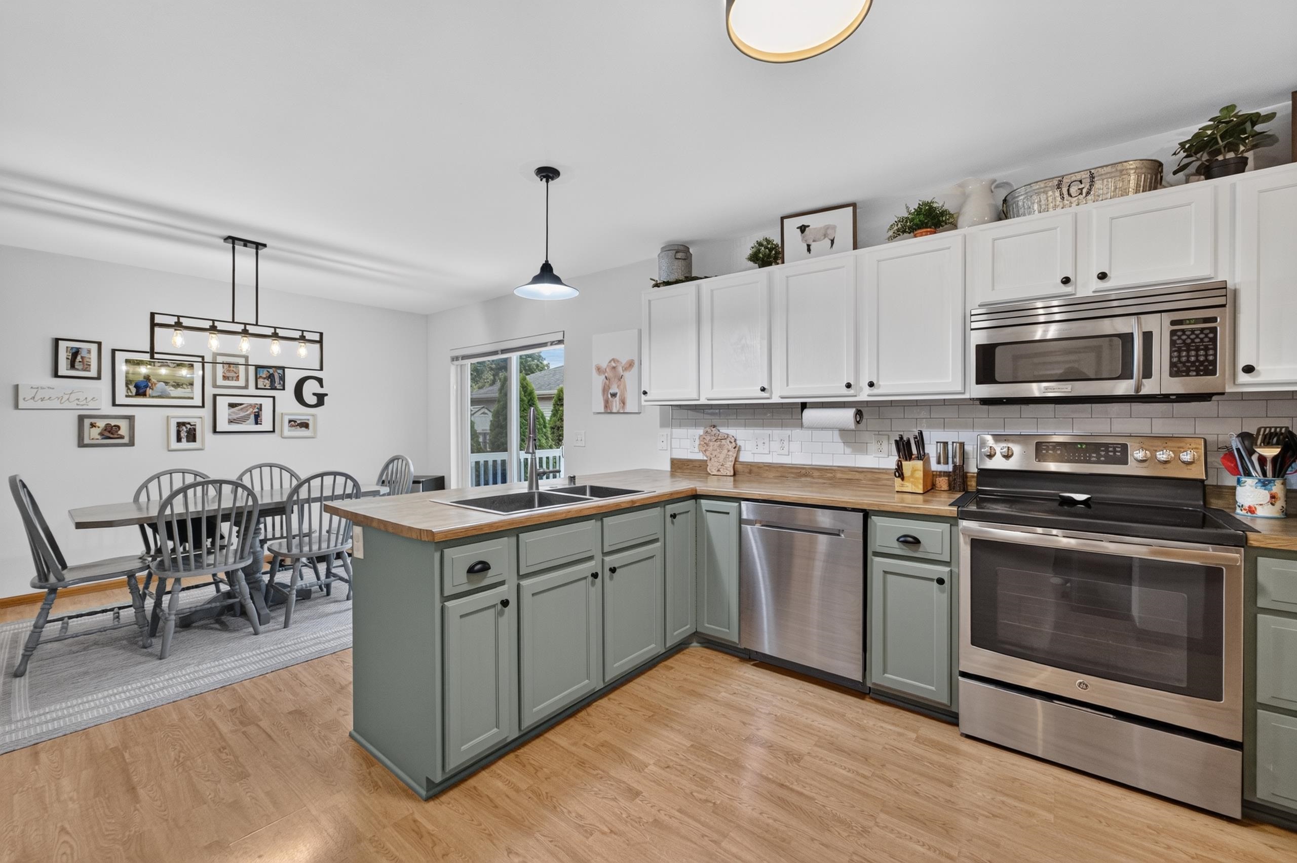 3713 Frosted Leaf Drive