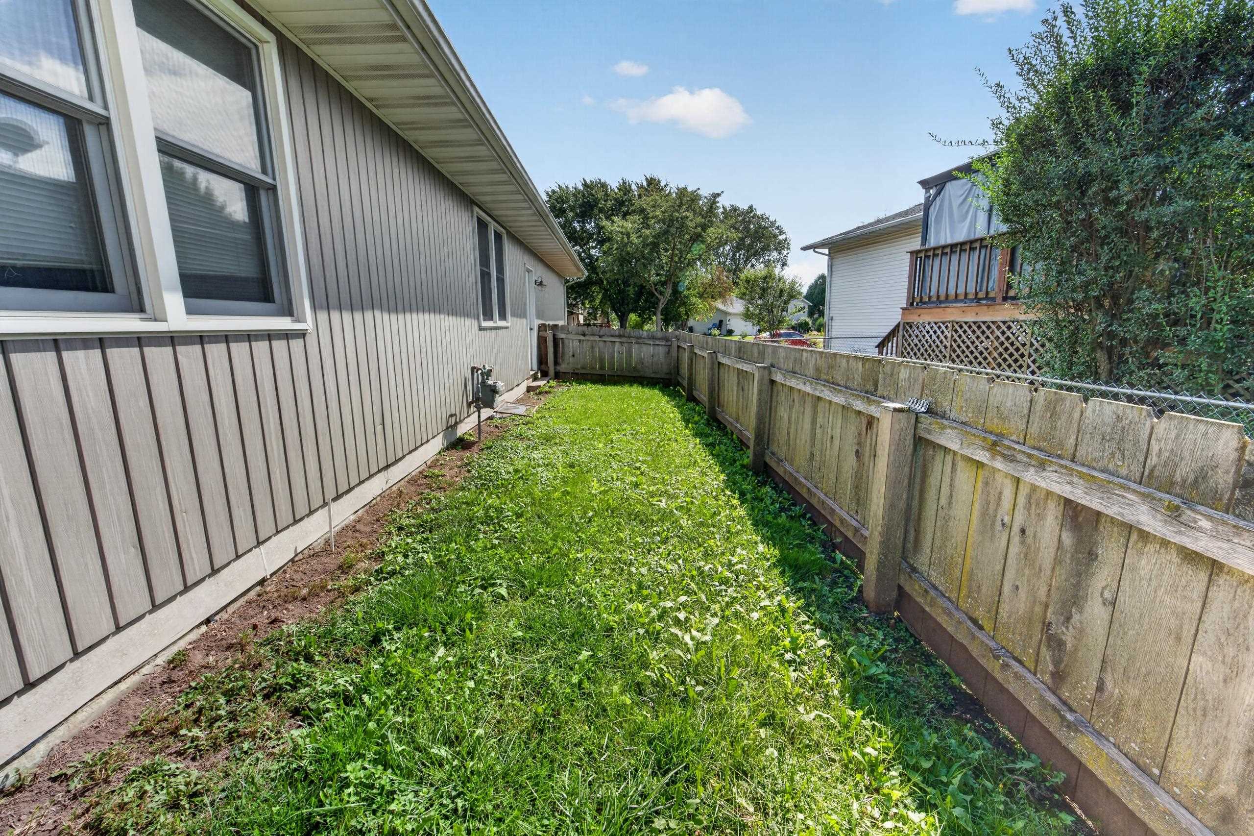 323 Santa Fe Trail