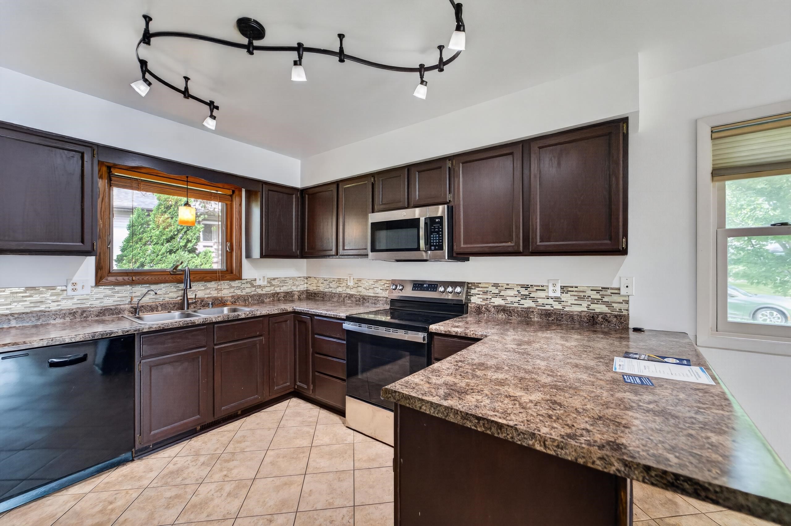 323 Santa Fe Trail