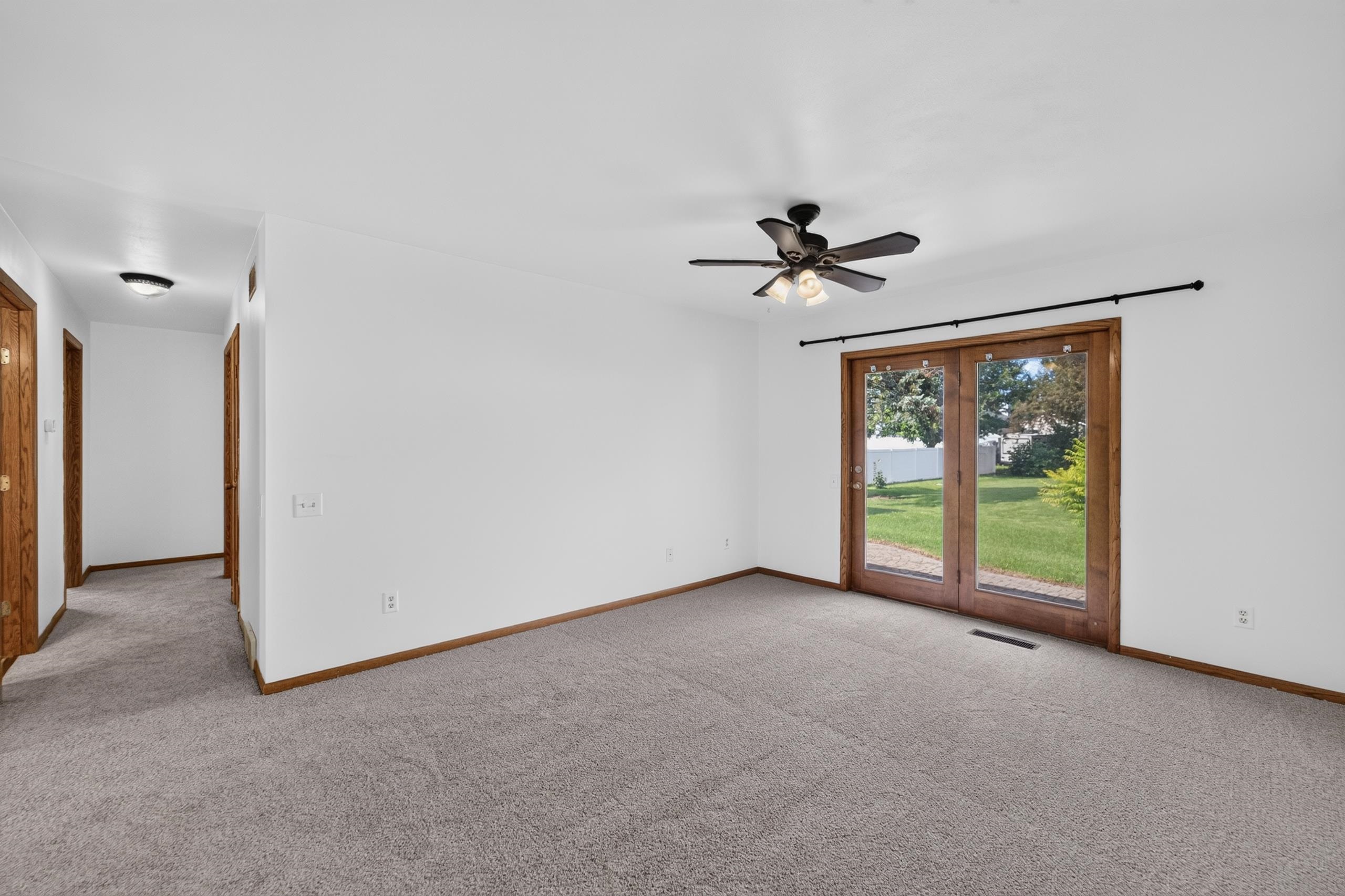 323 Santa Fe Trail