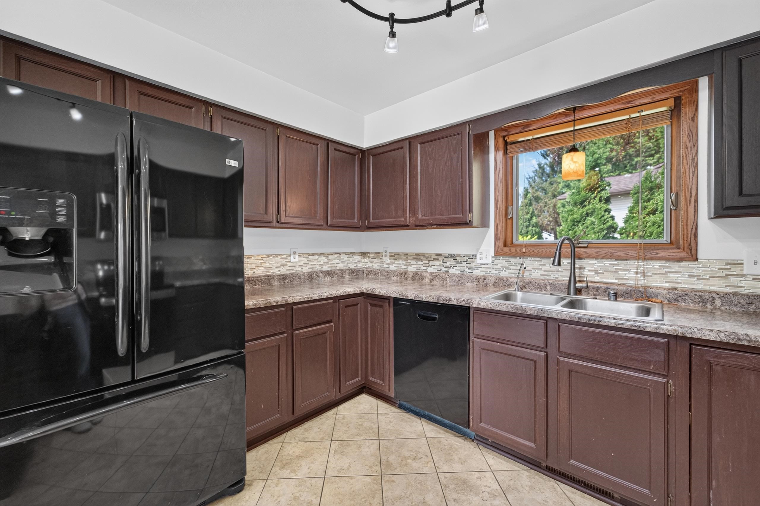323 Santa Fe Trail