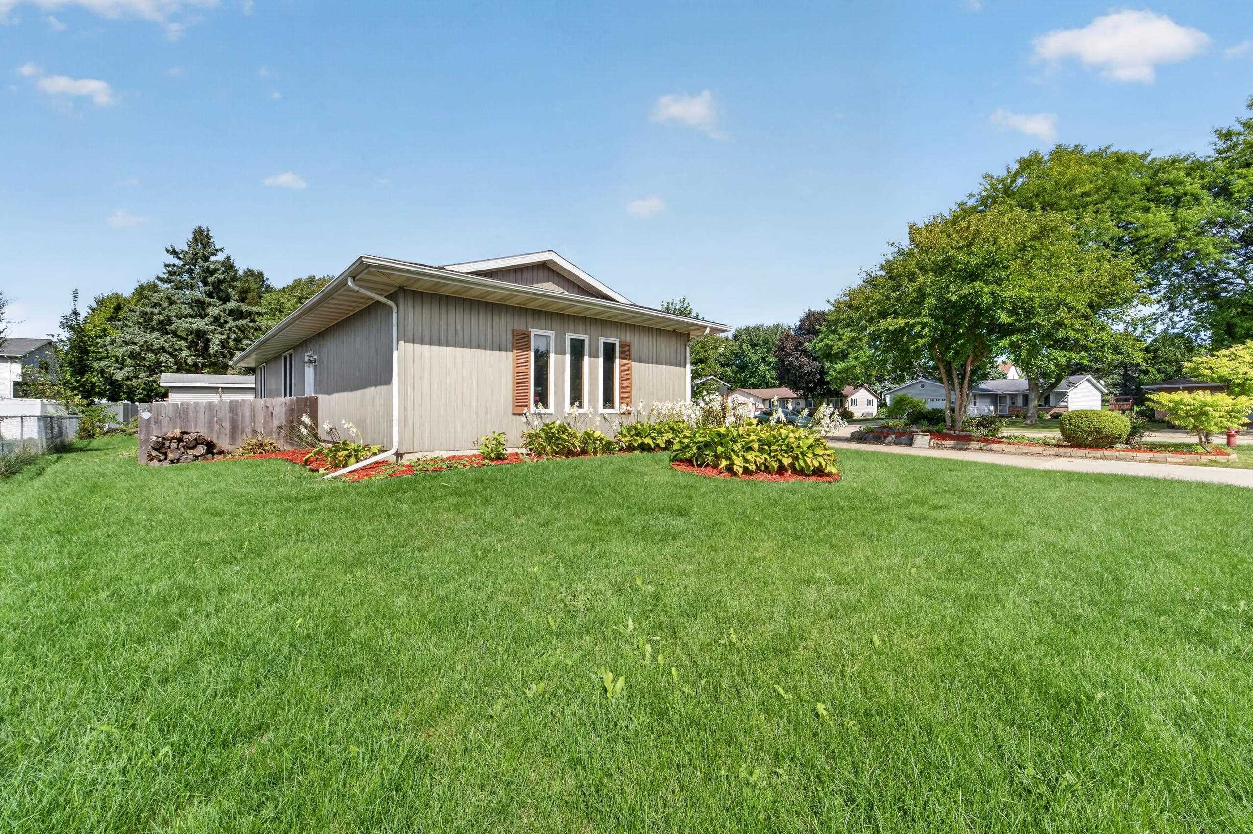 323 Santa Fe Trail
