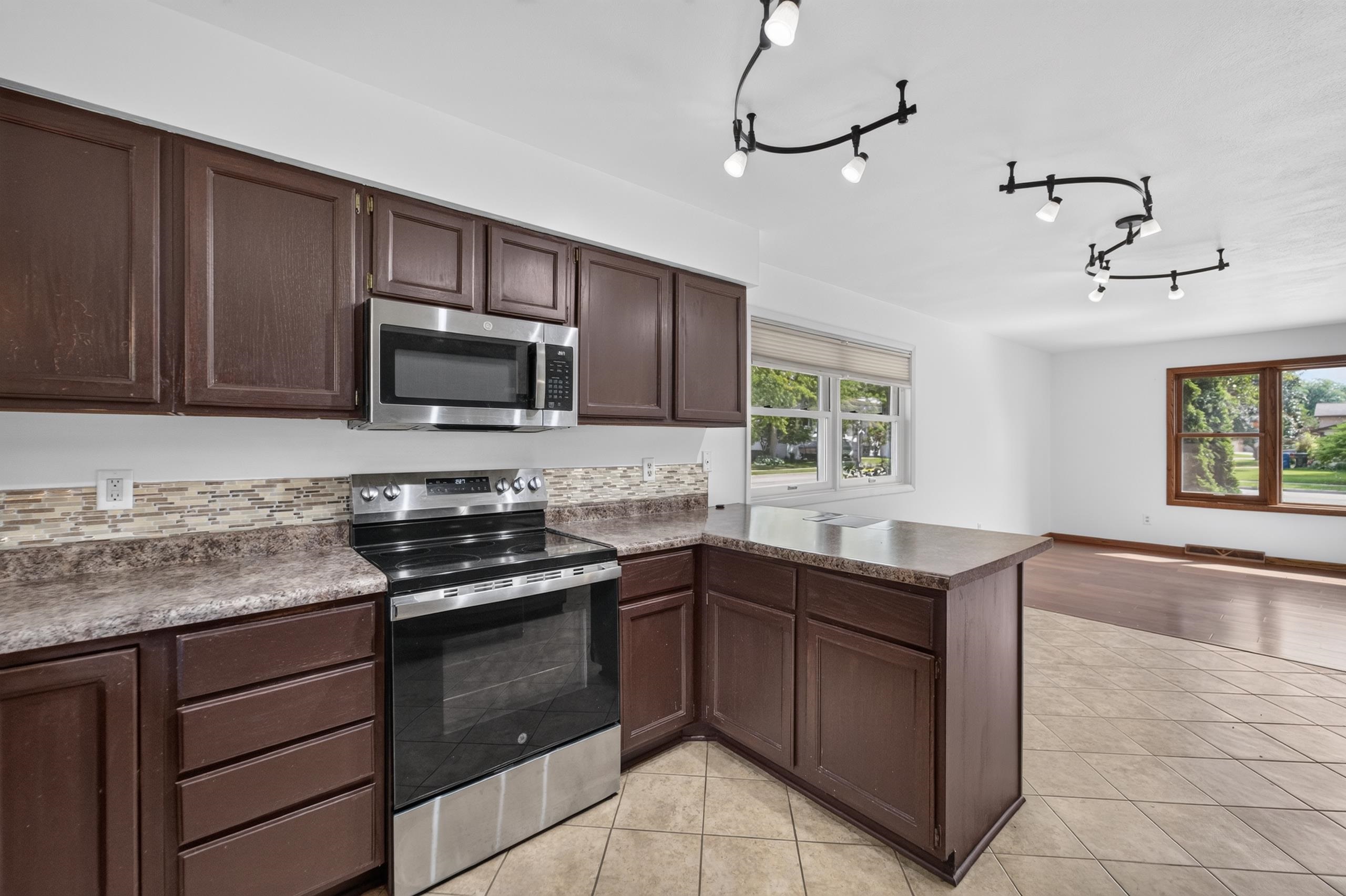 323 Santa Fe Trail